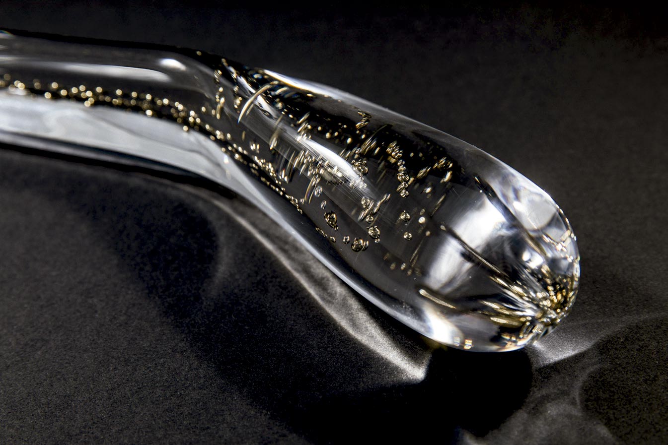 Dildo de vidro e ouro - Foto: Divulgação