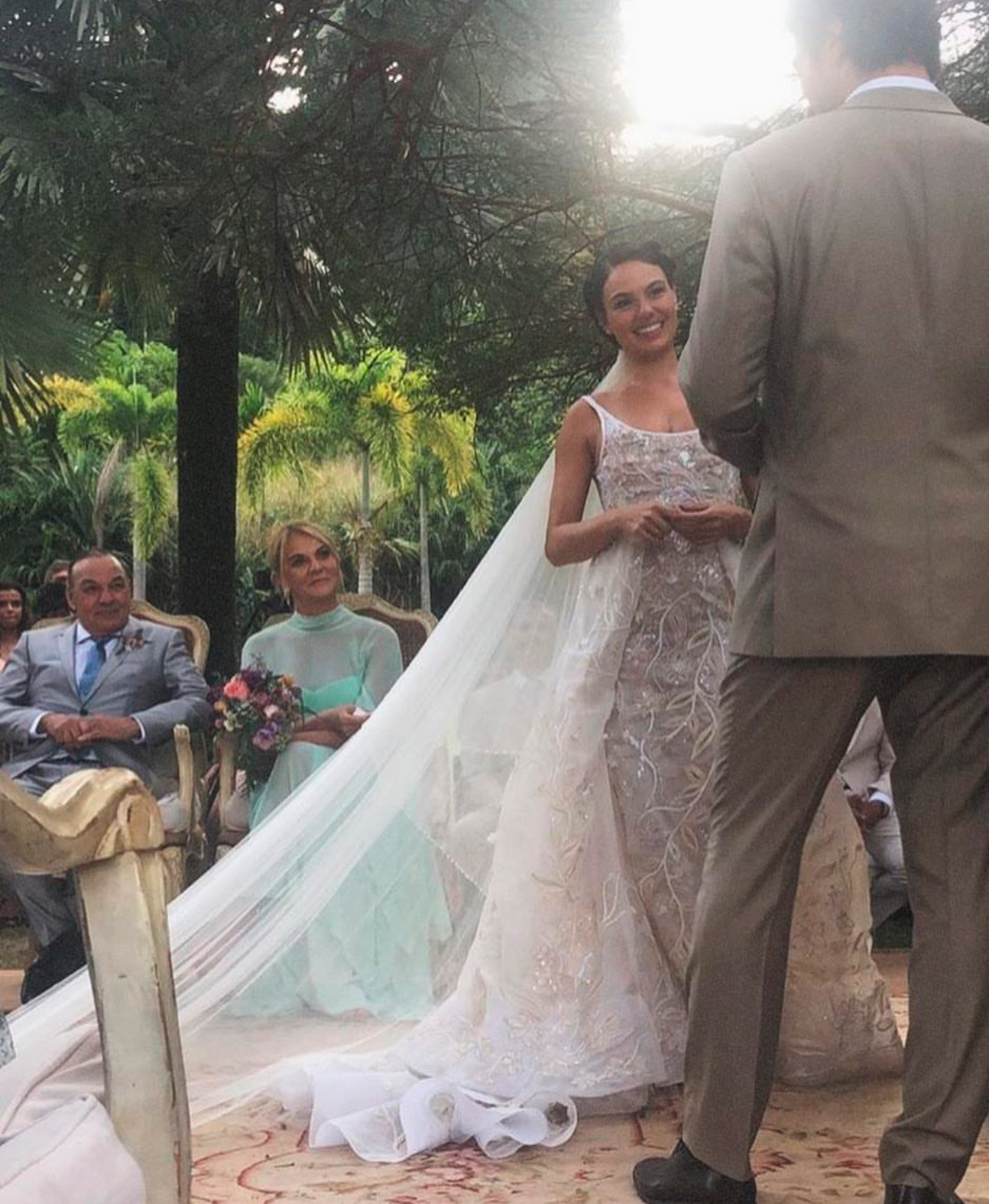 Isis Valverde no altar - Foto: Reprodução/Instagram