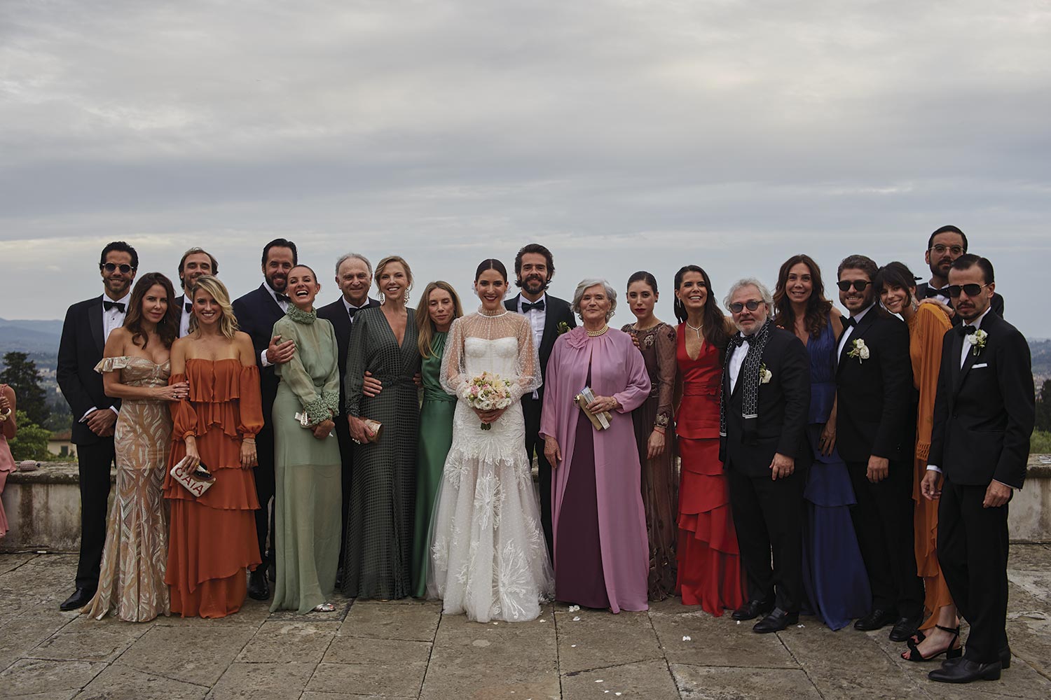 Lilly Sarti e Marcelo Raimondi com a família, padrinhos e madrinhas - Foto: Thiago Bruno