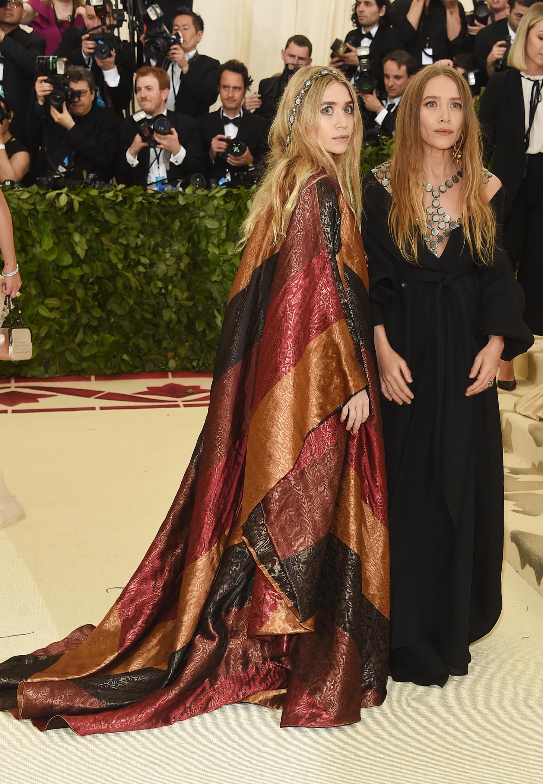 Mary-Kate e Ashley Olsen na última edição do MET Gala, no dia 7 de maio de 2018 - Foto: Getty Images