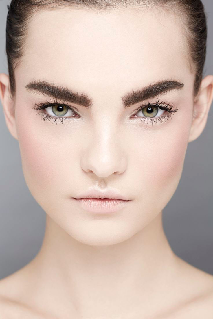 Cílios em evidência no altar: sem borrar! - Foto: Harper's Bazaar US