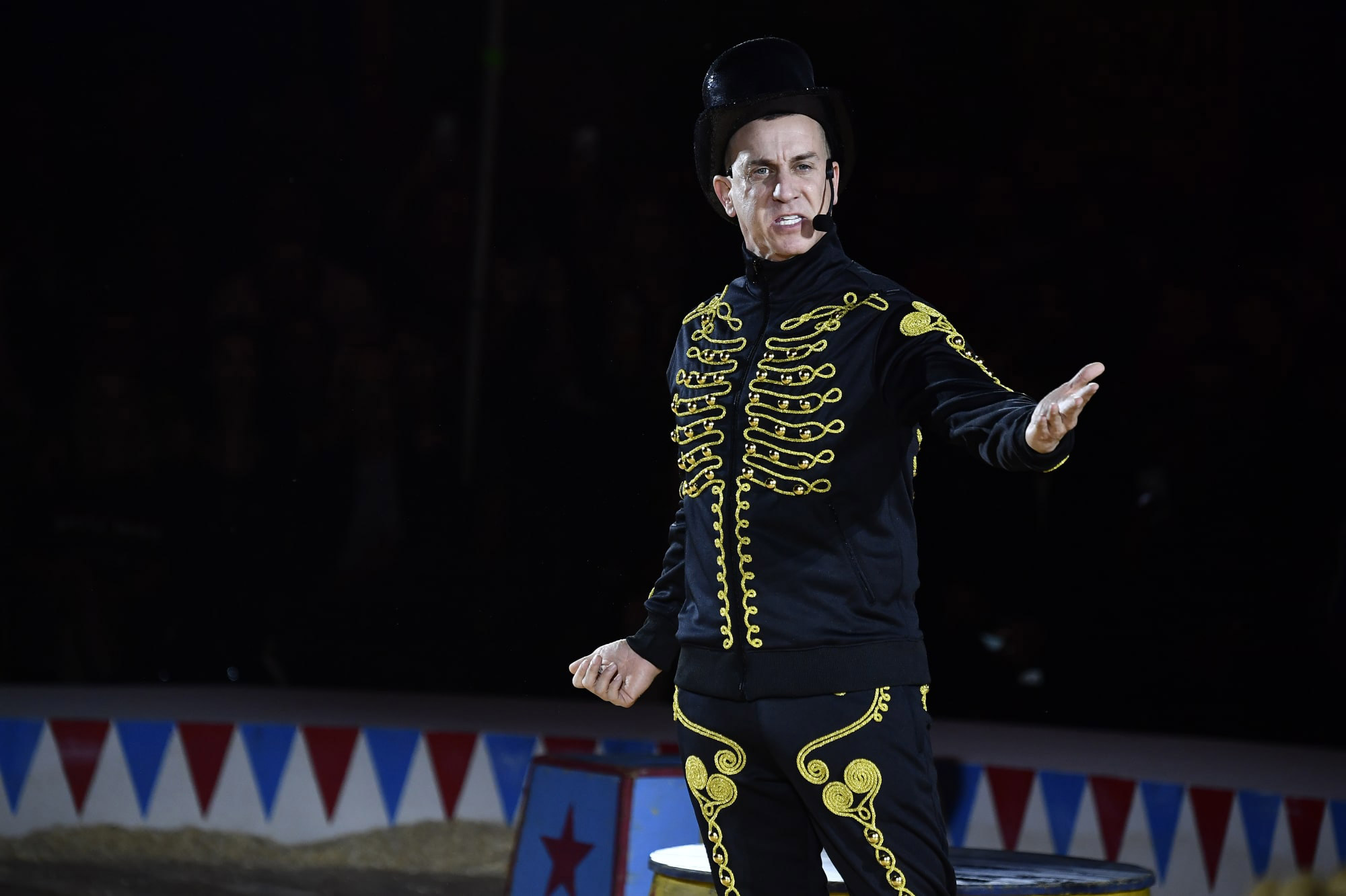 Jeremy Scott comanda o desfile - Foto: Getty Images