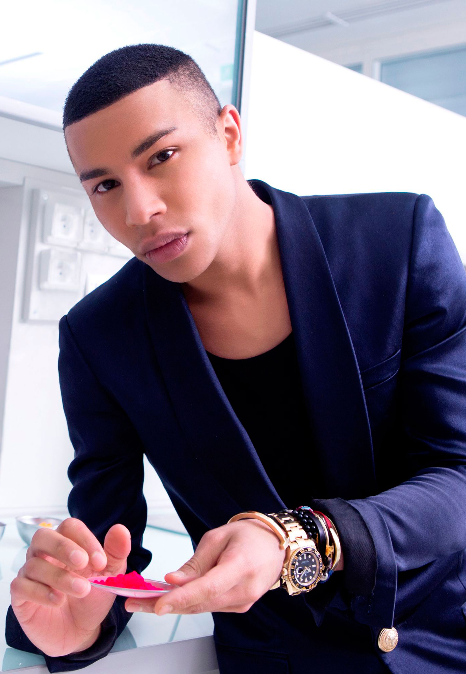 Olivier Rousteing apresentou sua coleção-cápsula em parceria com a gigante francesa em 2017 - Foto: Divulgação