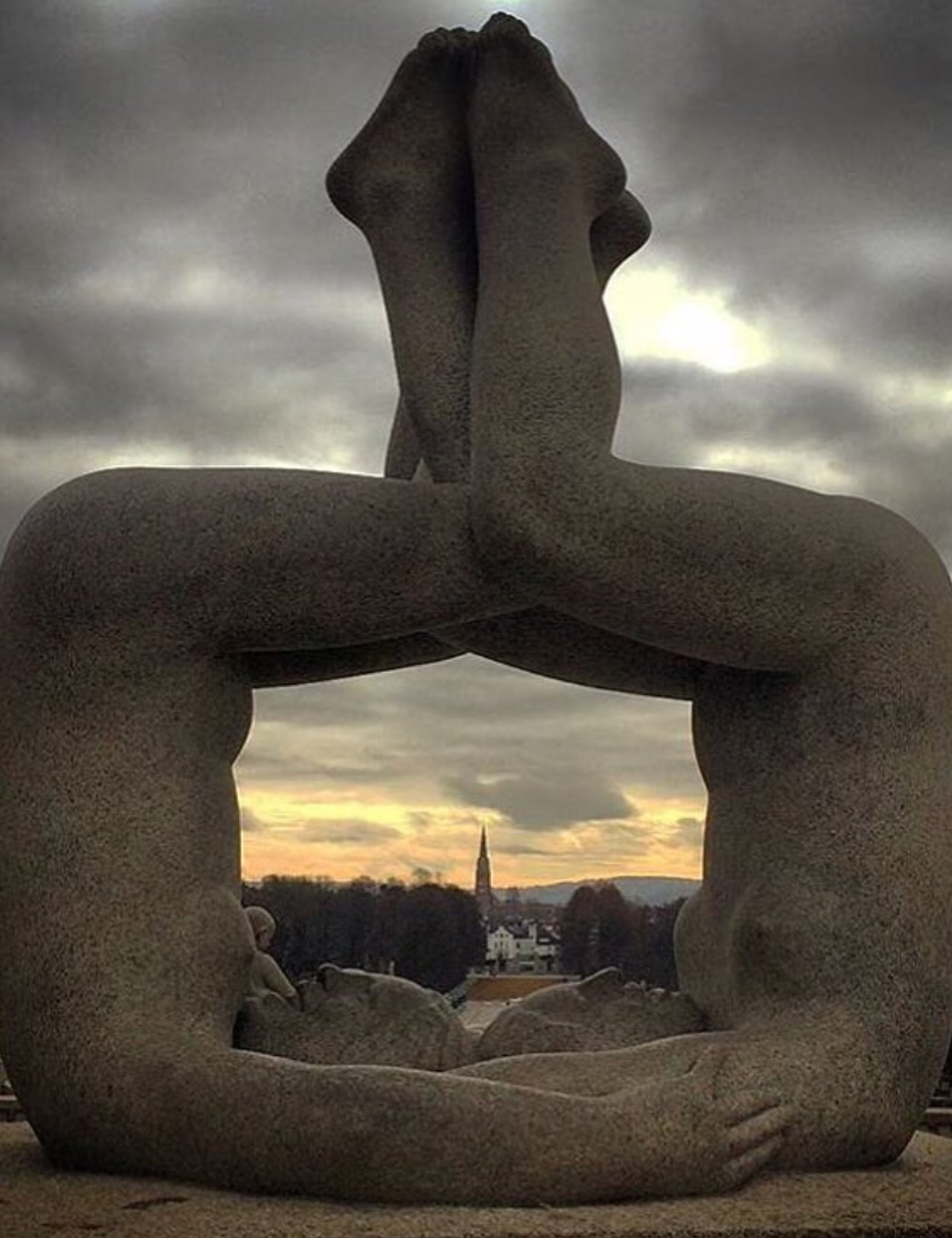 Bares com mesa na calçada fazem sucesso nos dias quentes, em Oslo - Foto: Reprodução/Instagram
