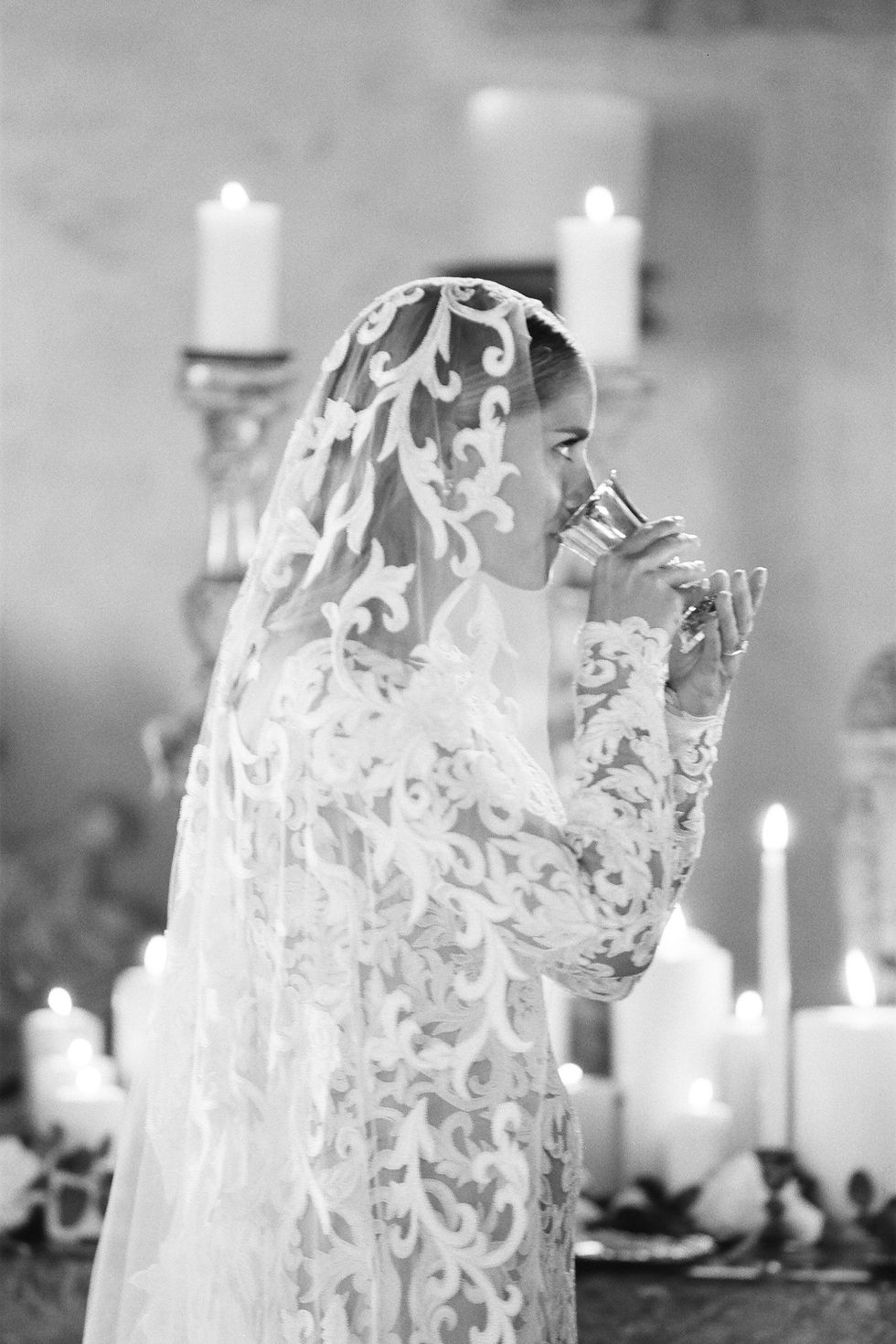 Véu Zuhair Murad. Foto: Reprodução/ Harper's Bazaar America