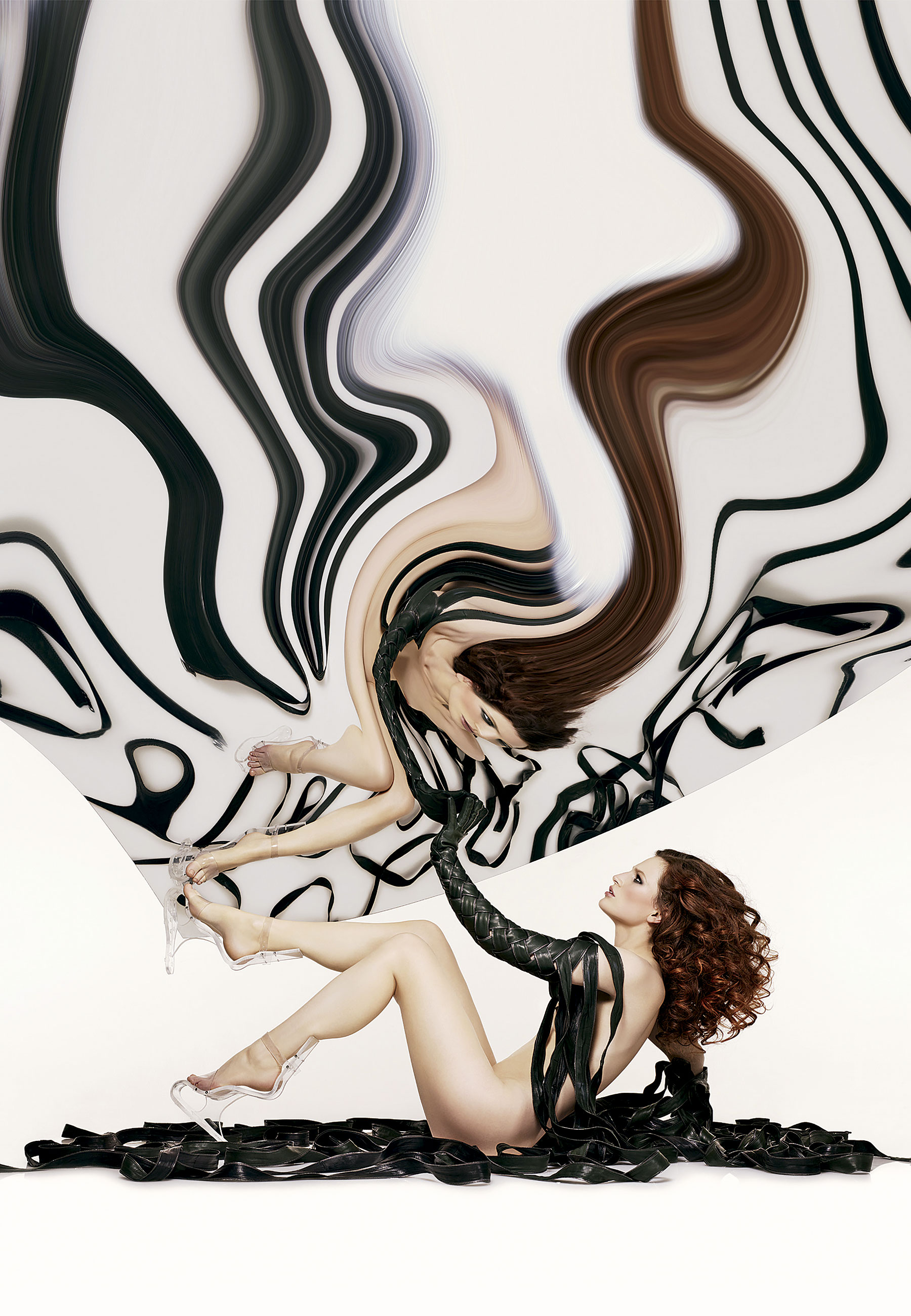 Modelo couture com 4 metros de tiras de couro - Foto: Divulgação