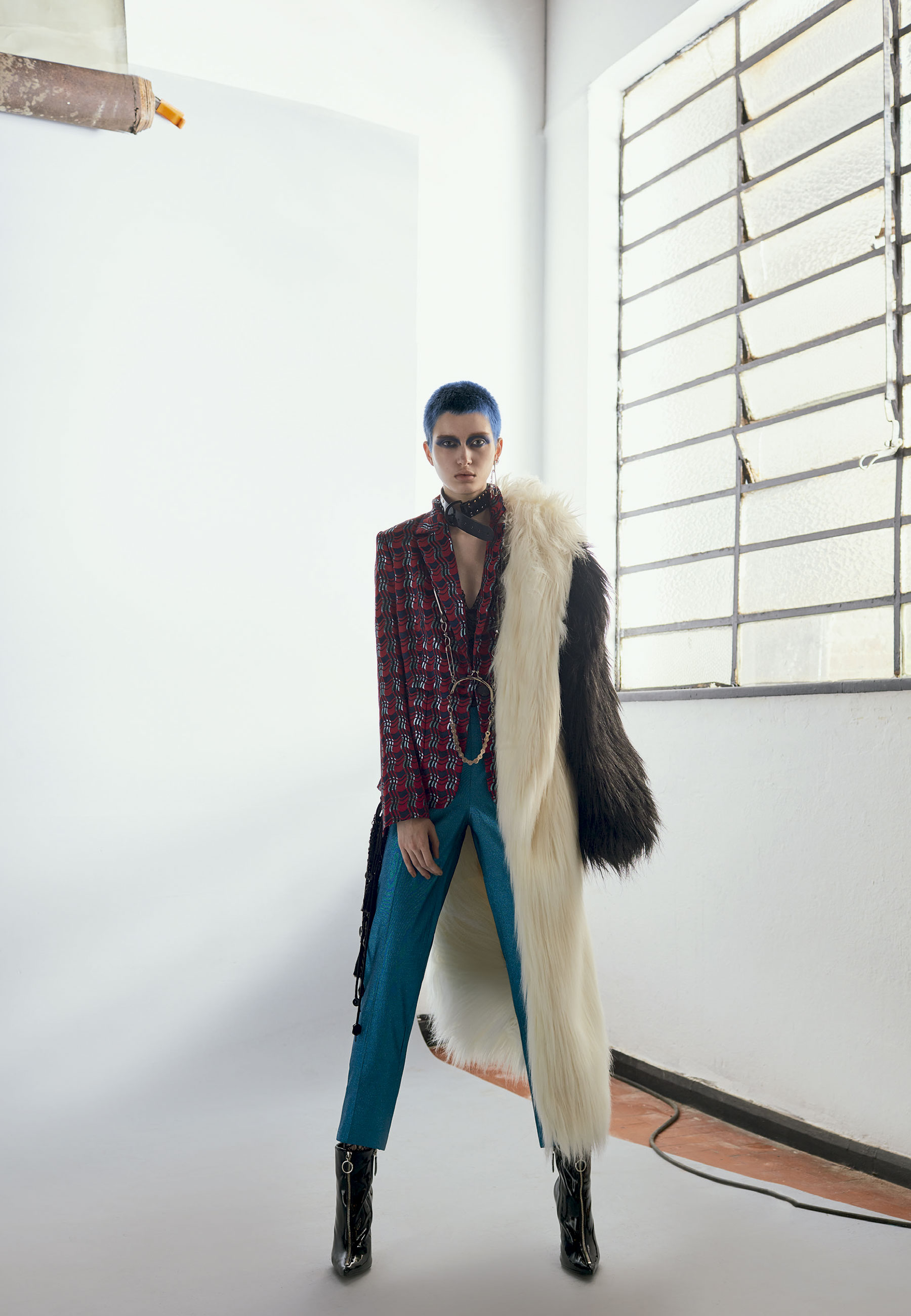 A modelo Flavia Weiss, fotografada por Bob Wolfenson, com edição de moda de Ciro Midena e beleza de Daniel Hernandez