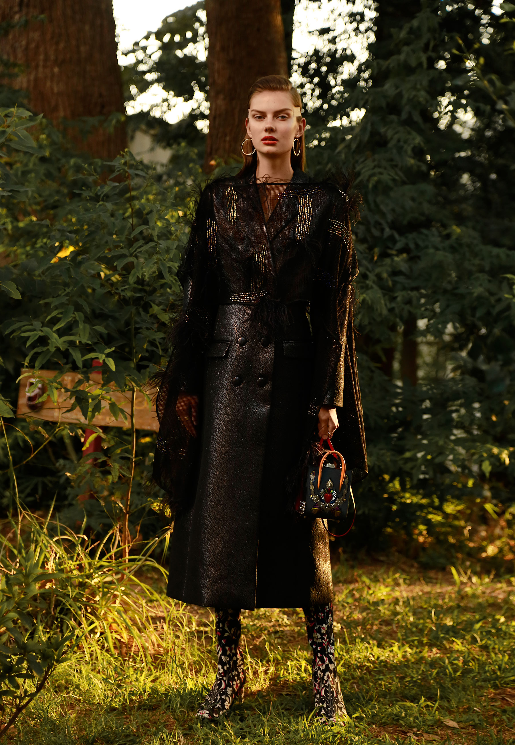 Joias H.Stern, com look Apartamento 03, bolsa Christian Louboutin, e bota Reinaldo Lourenço - Foto: Lufre, com styling de Alexandre Dornellas e beleza de Henrique Azevedo