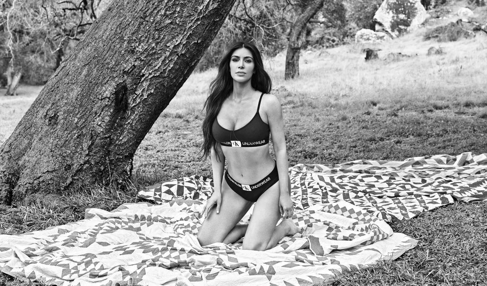 As Kardashian na Calvin Klein - Foto: Divulgação