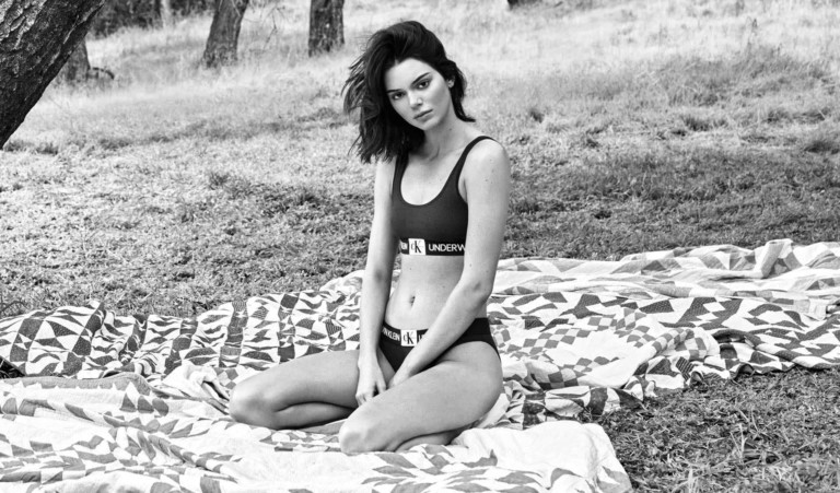 As Kardashian na Calvin Klein - Foto: Divulgação