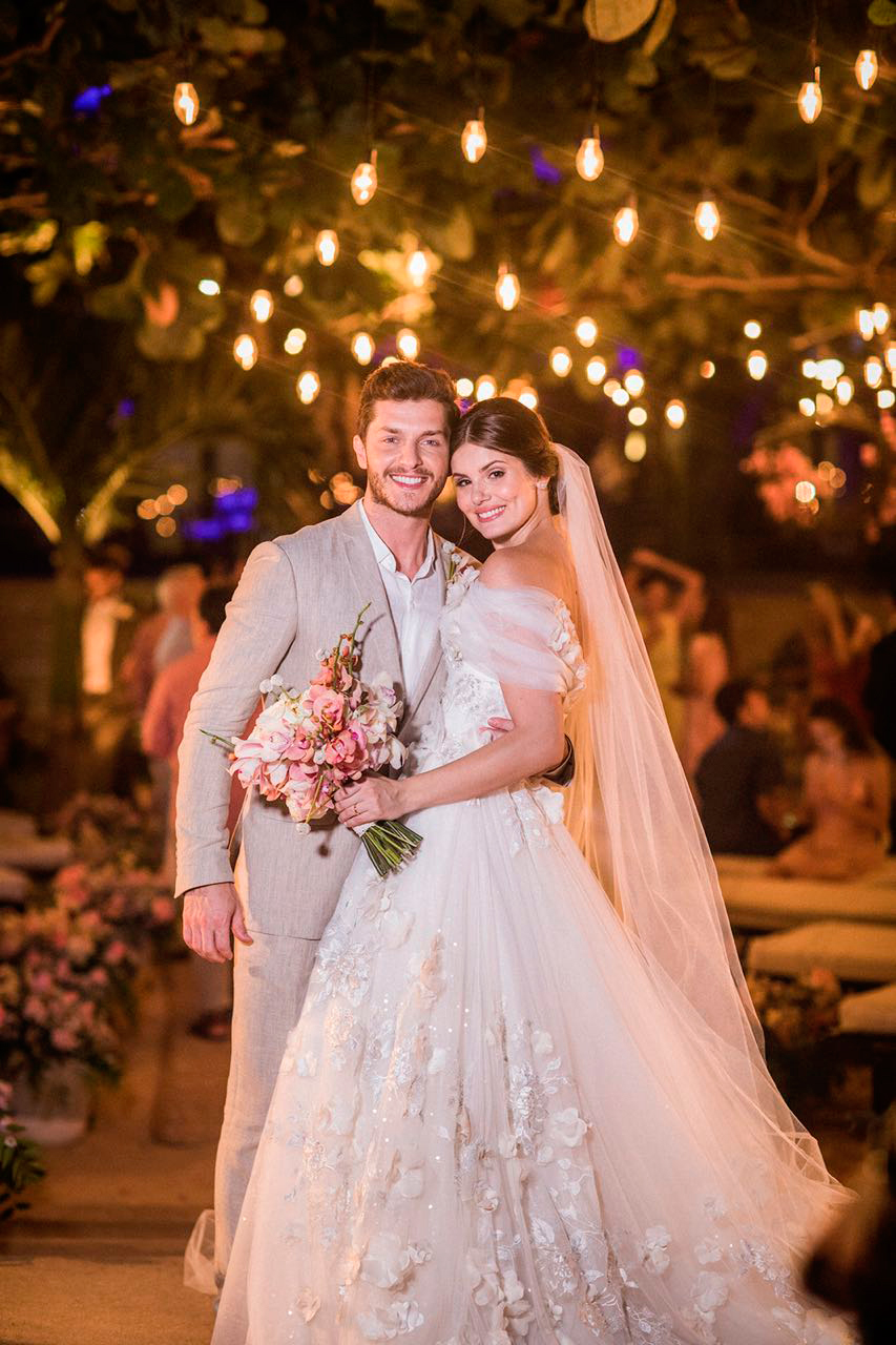 Camila Queiroz e Klebber Toledo - Foto: Divulgação