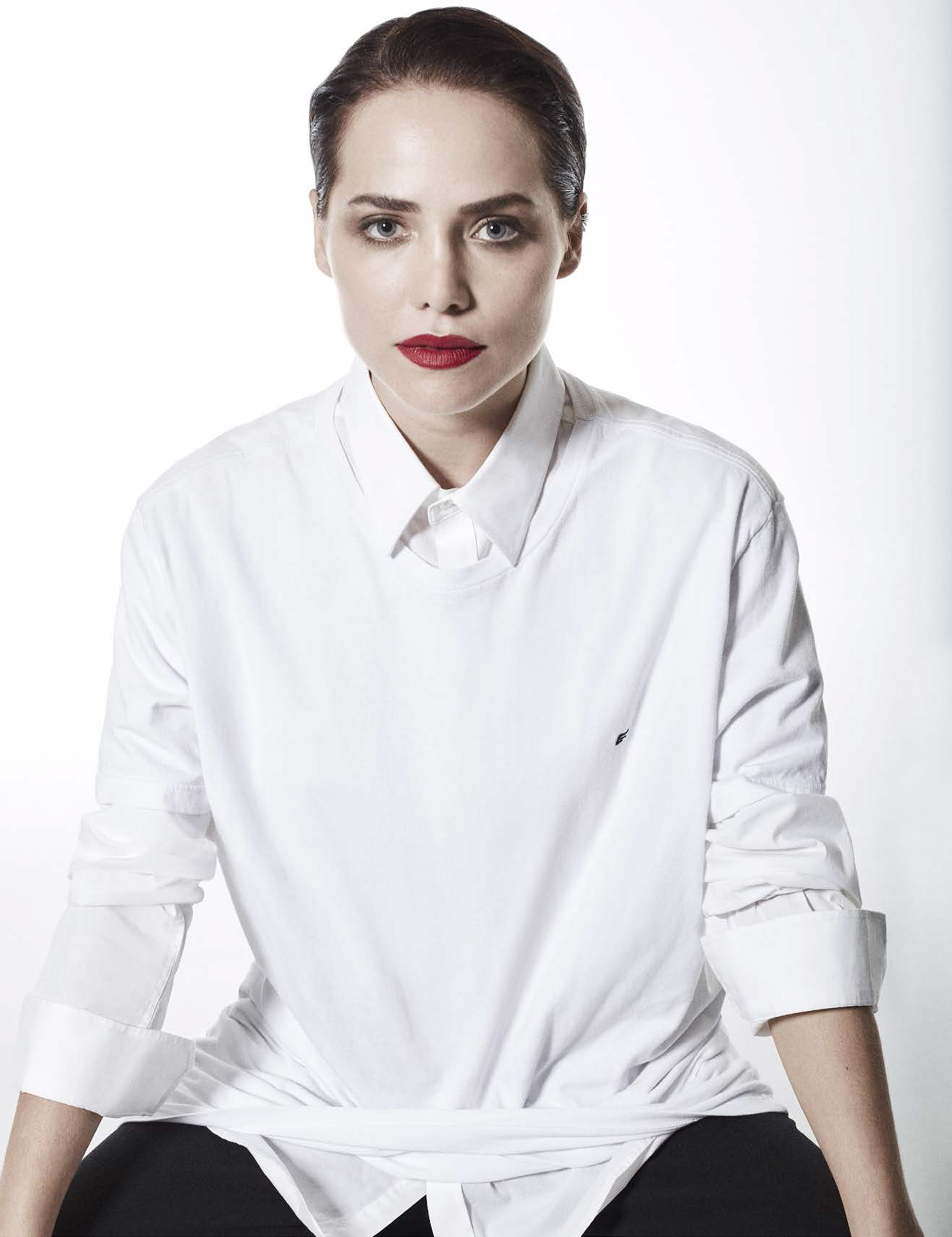 Letícia Colin veste Ellus - Foto: Bob Wolfenson, com edição de moda de Luis Fiod e beleza de Robert Stevão