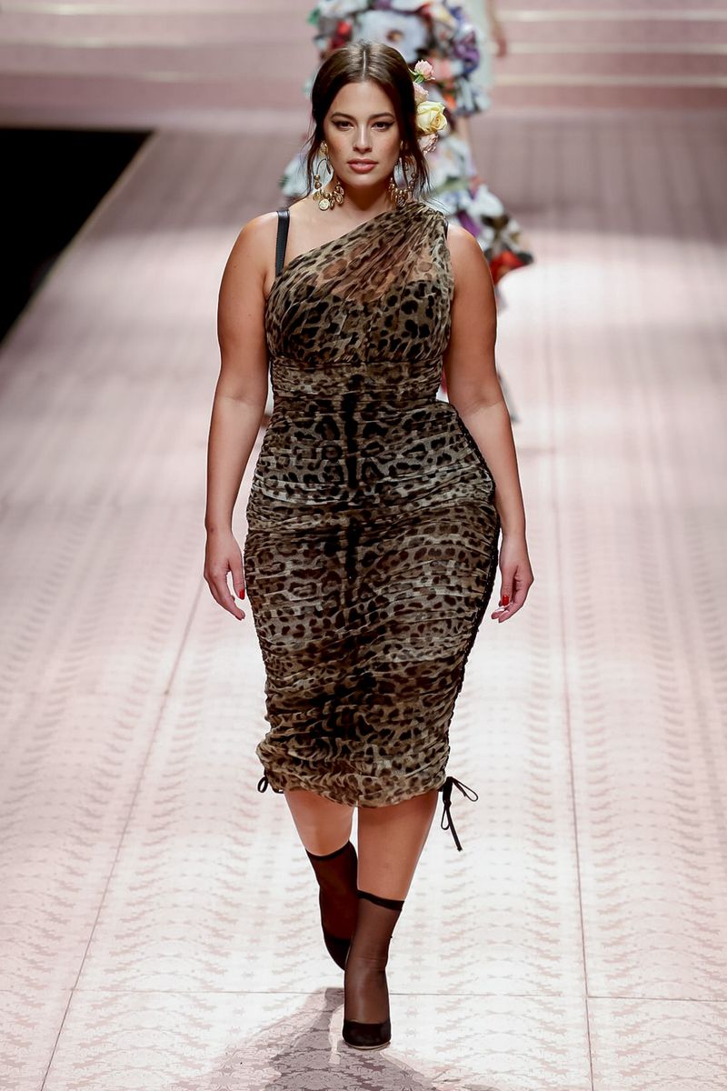 Ashley Graham na passarela da Dolce & Gabbana - Foto: Getty Images
