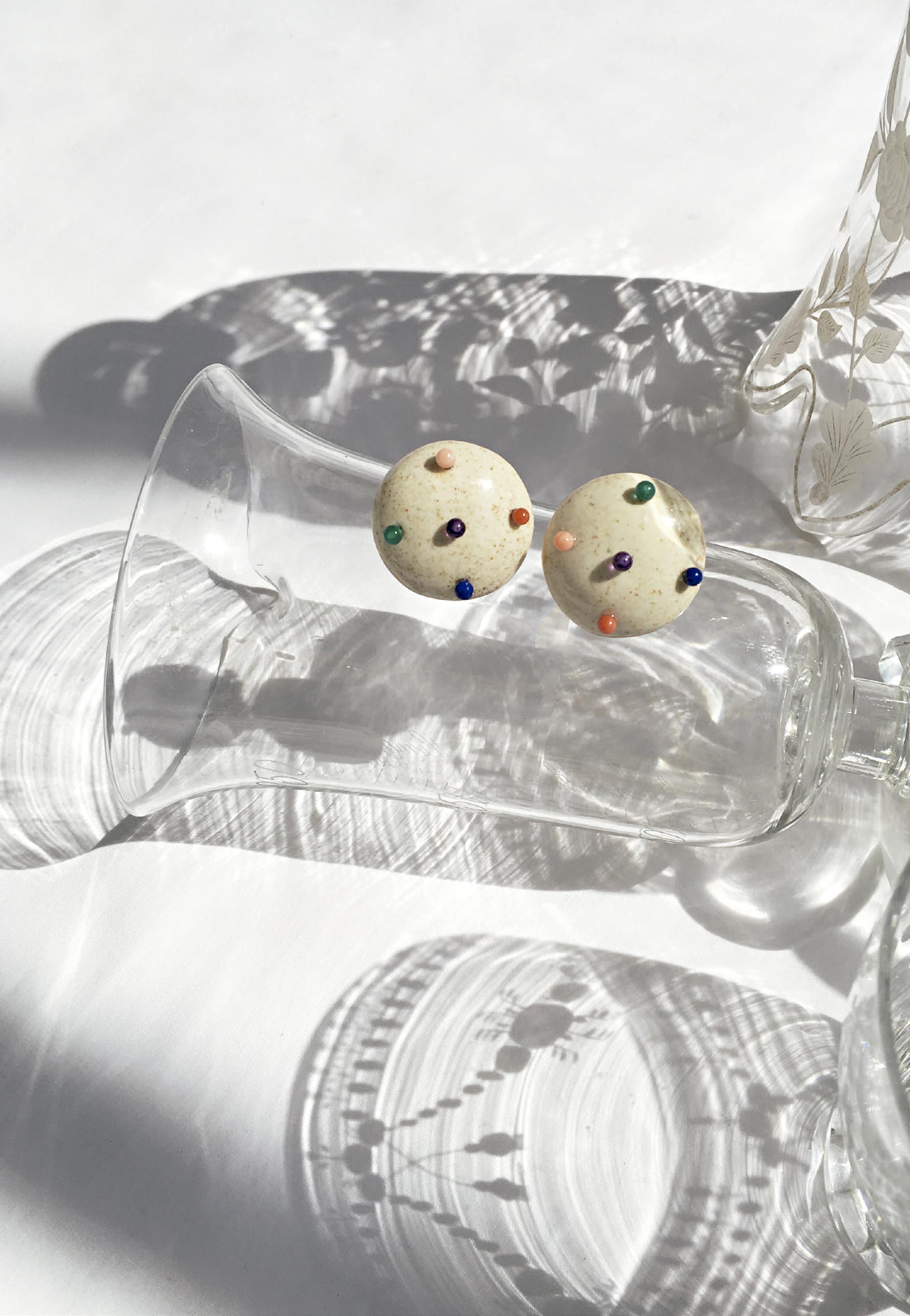 Brincos de porcelana - Foto: Divulgação