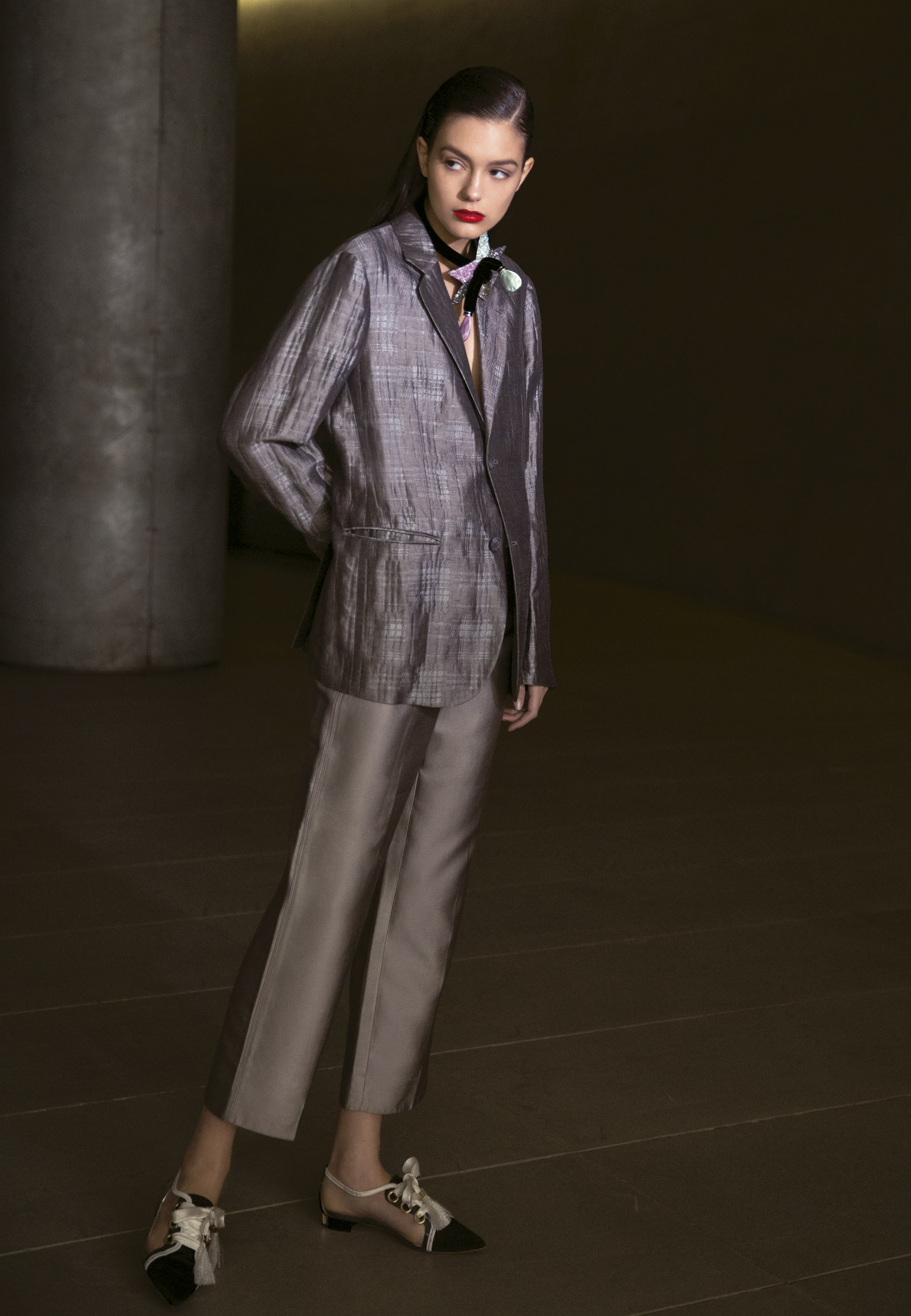 Xadrez vai invadir a sua primavera. Este look é da Armani - Foto: Arquivo Harper's Bazaar