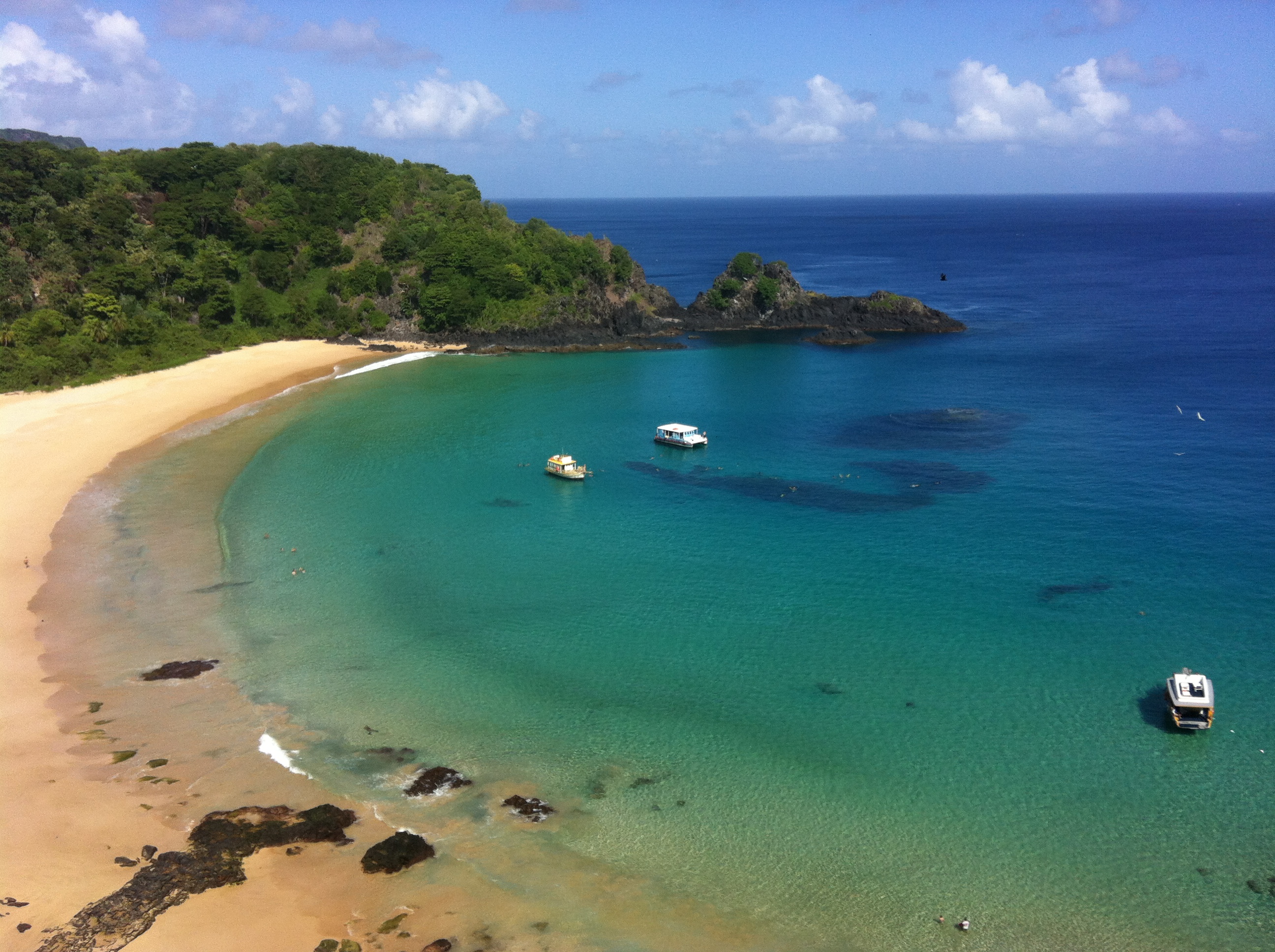 Baía do Sancho, Fernando de Noronha - Foto: Divulgação