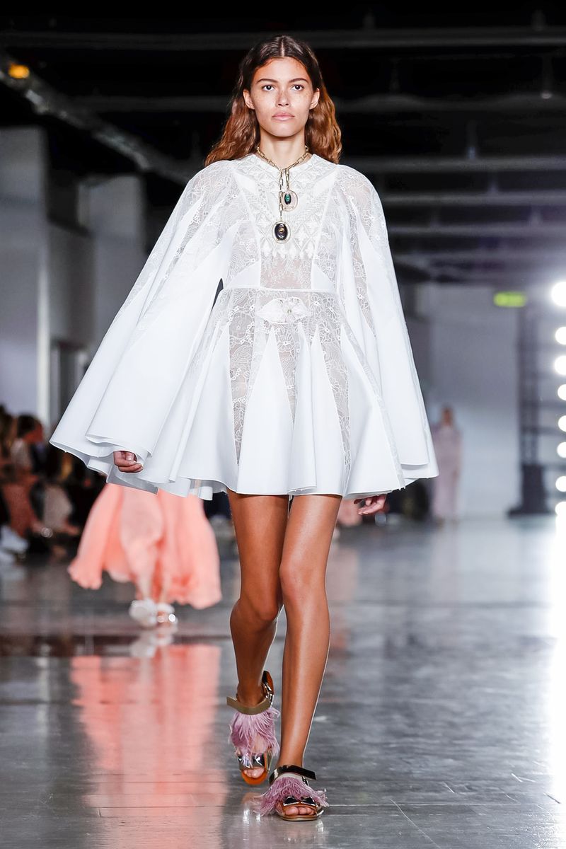 Giambattista Valli, verão 2019 - Foto: Getty Images