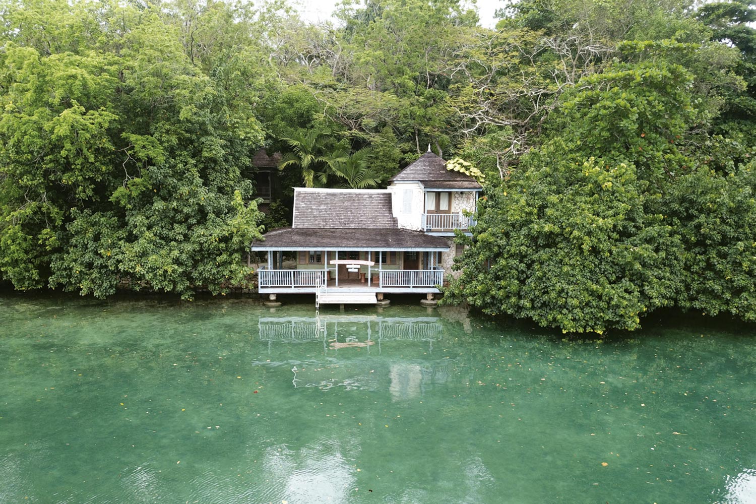 O spa, que ocupa uma cabana à beira da lagoa - Fotos: André Sousa