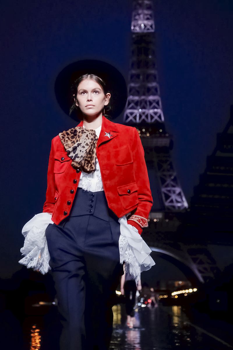 Kaia Gerber no desfile da Saint Laurent de verão 2019 - Foto: Getty Images