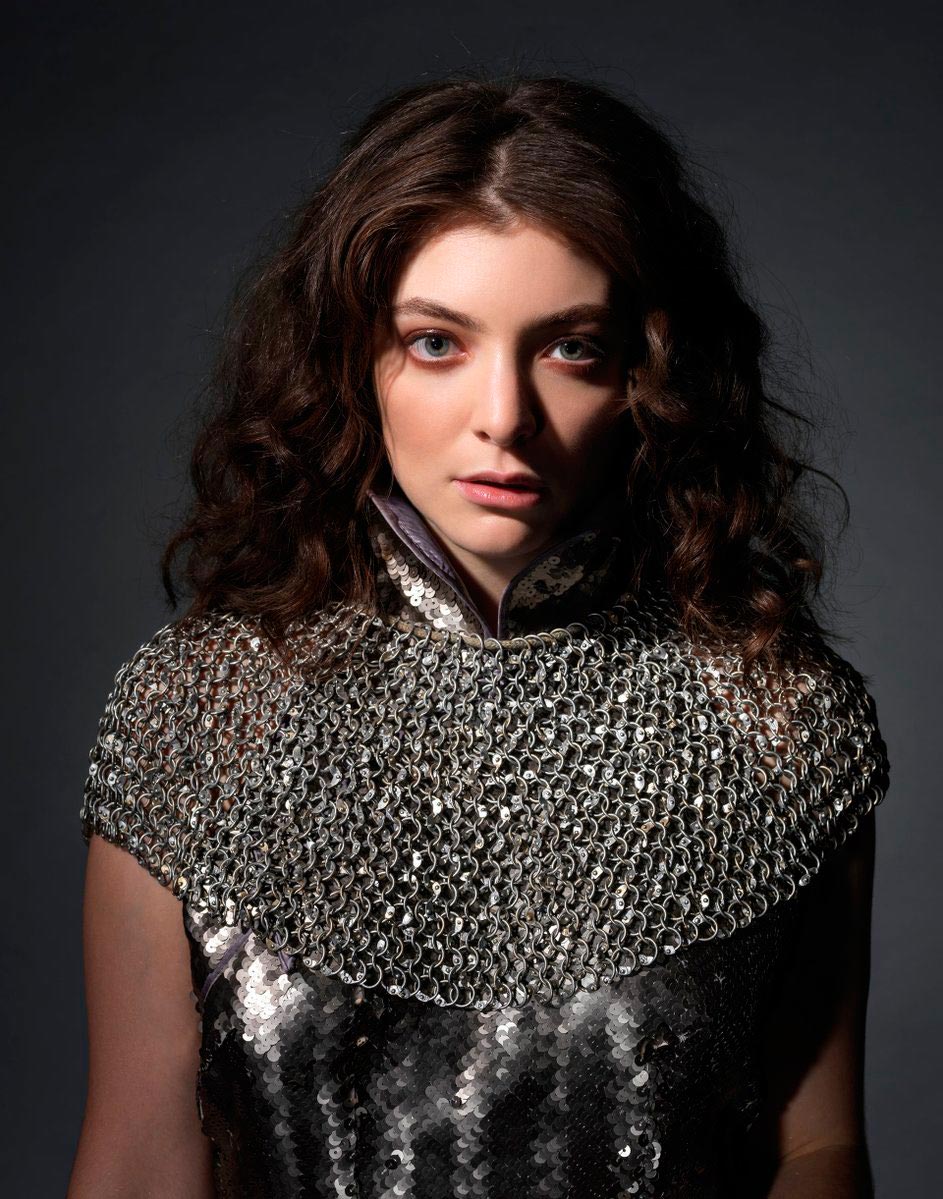 Lorde: escorpião - Foto: Arquivo Harper's Bazaar