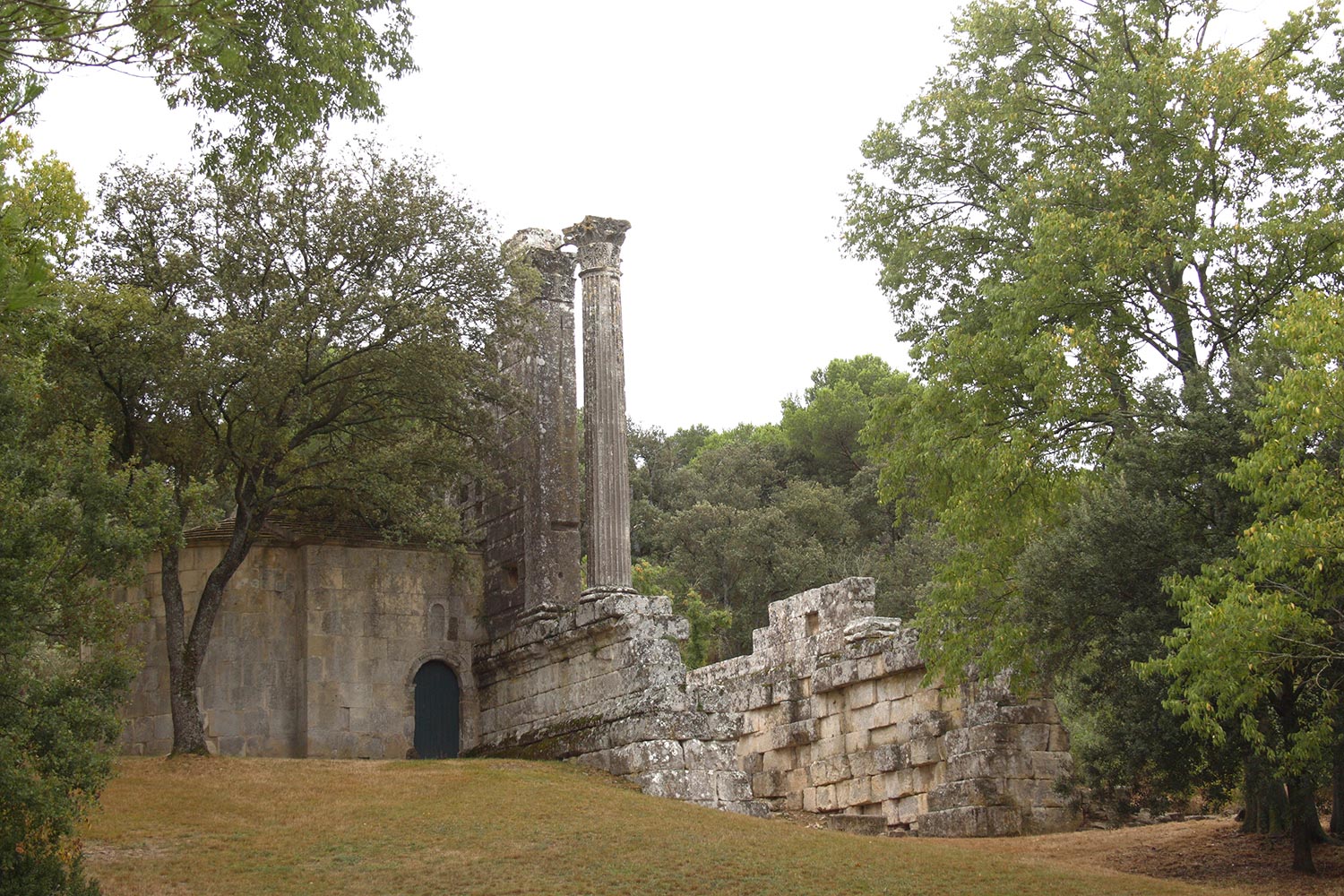 Vernégues: ruínas de templo romano - Foto: Divulgação