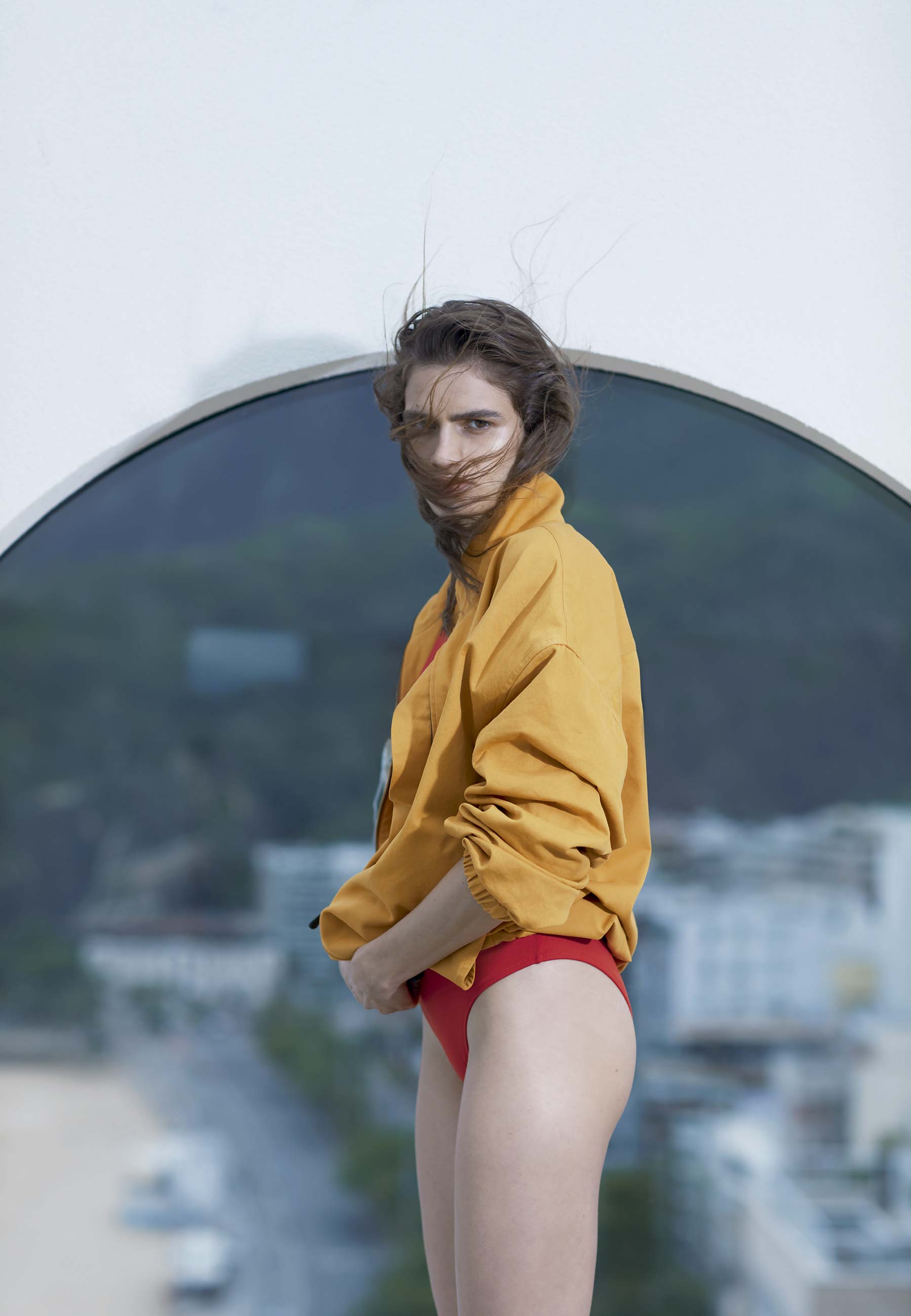Foto: Oskar Metsavaht, com edição de moda de Rodrigo Yaegashi, styling de Carlos Esser e beleza de Dindi Hojah