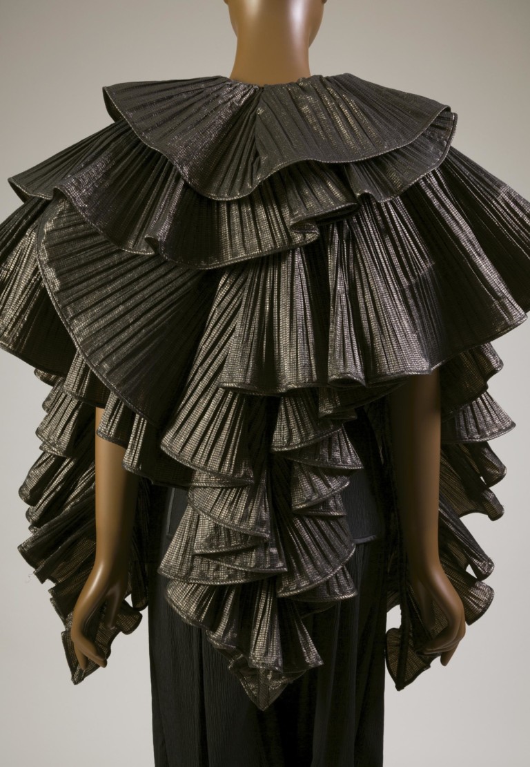 Peça do estilista Issey Miyake (1982) - Foto: Divulgação