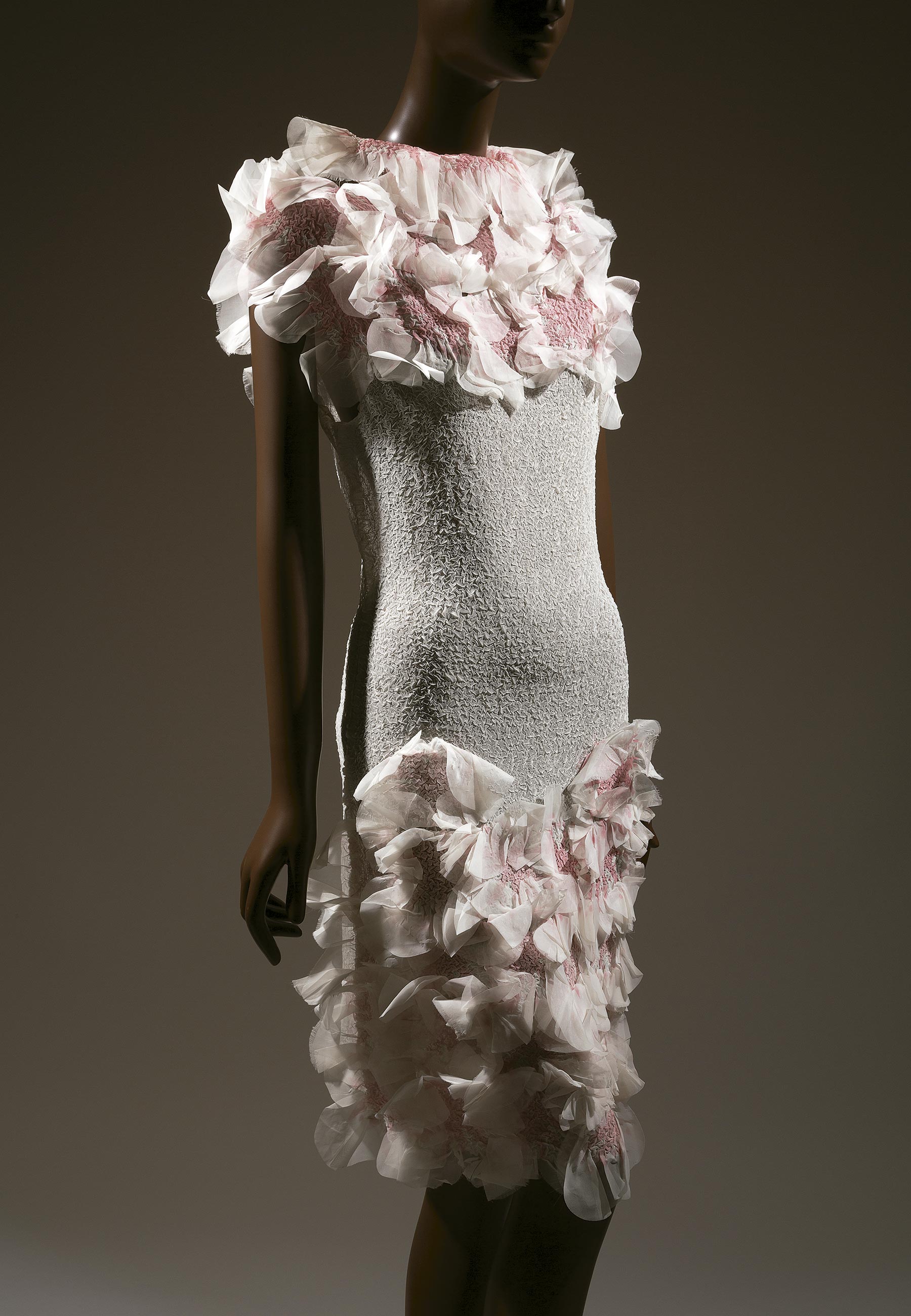 Vestido de Yoshiki Hishinuma (2000) - Foto: Divulgação