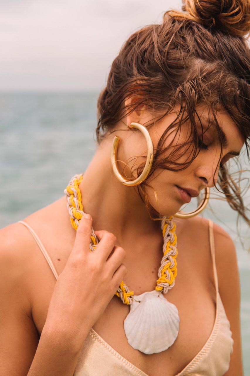 Foto: Julia Amaral, com styling de Maria Cândida e produção da equipe Abi Project (Daniela Martins, Maria Victoria Viana e Nathália Abi-Ackel)