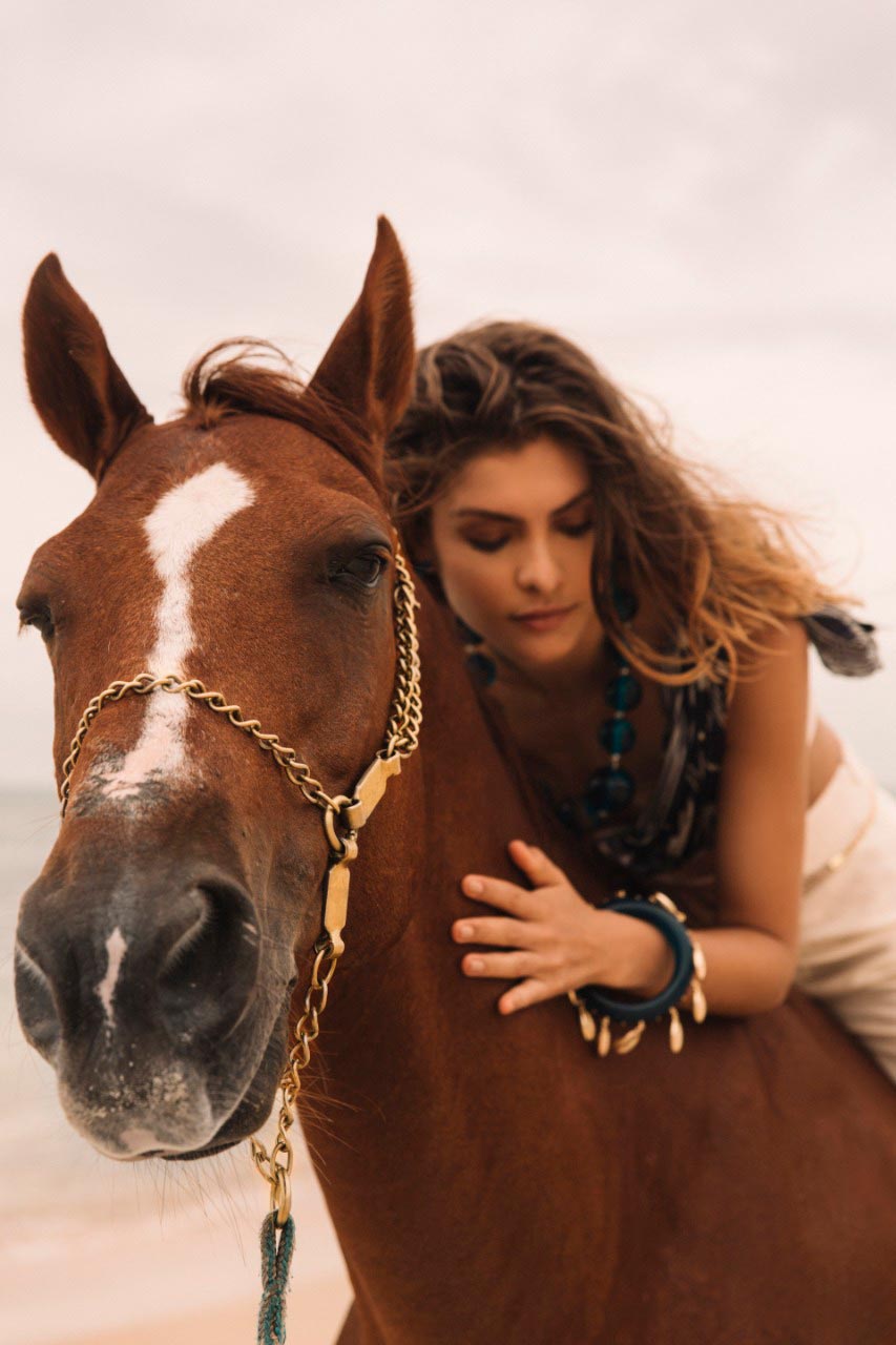 Foto: Julia Amaral, com styling de Maria Cândida e produção da equipe Abi Project (Daniela Martins, Maria Victoria Viana e Nathália Abi-Ackel)