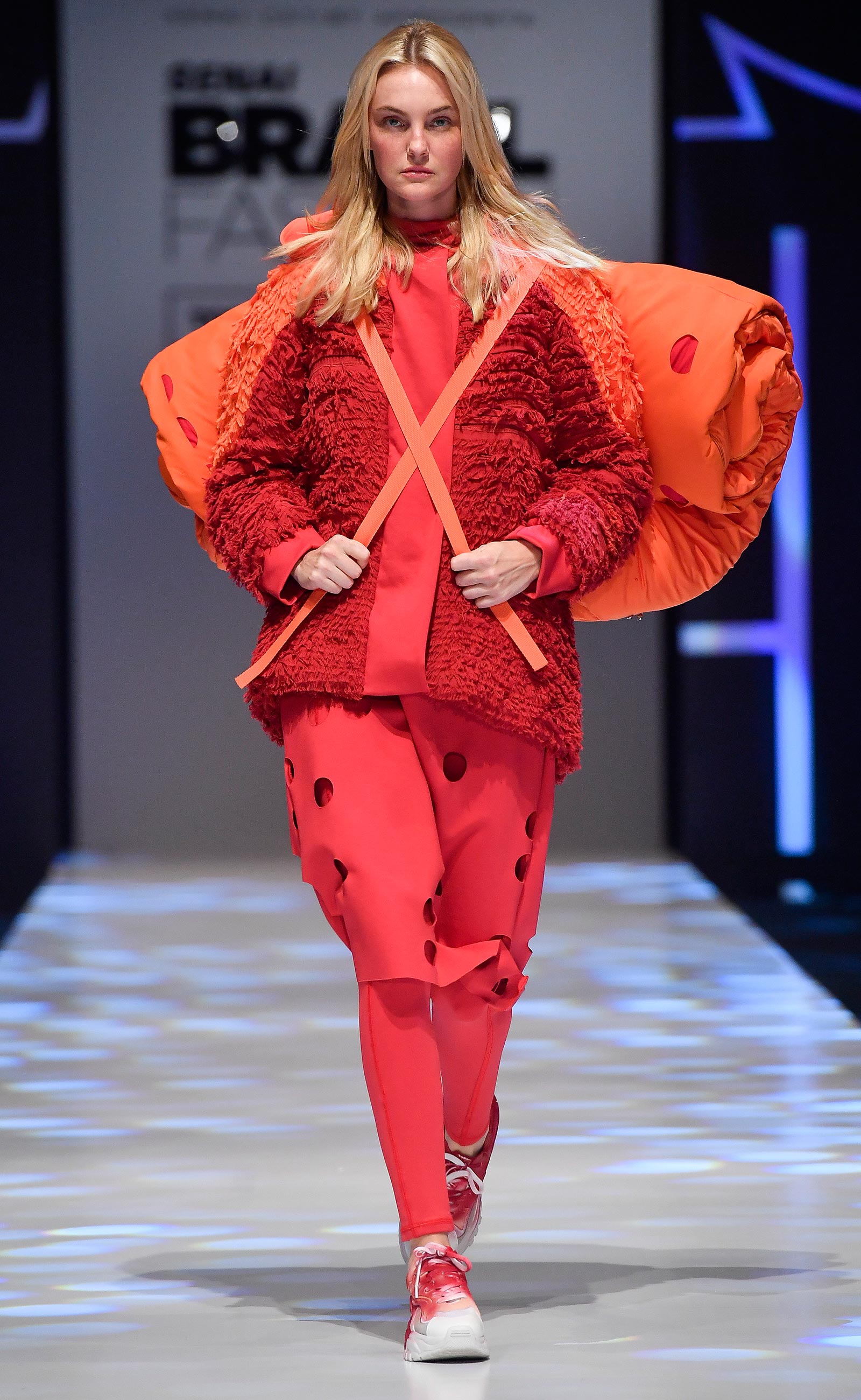 Caroline Trentini na passarela do Senai Fashion - Foto: Divulgação