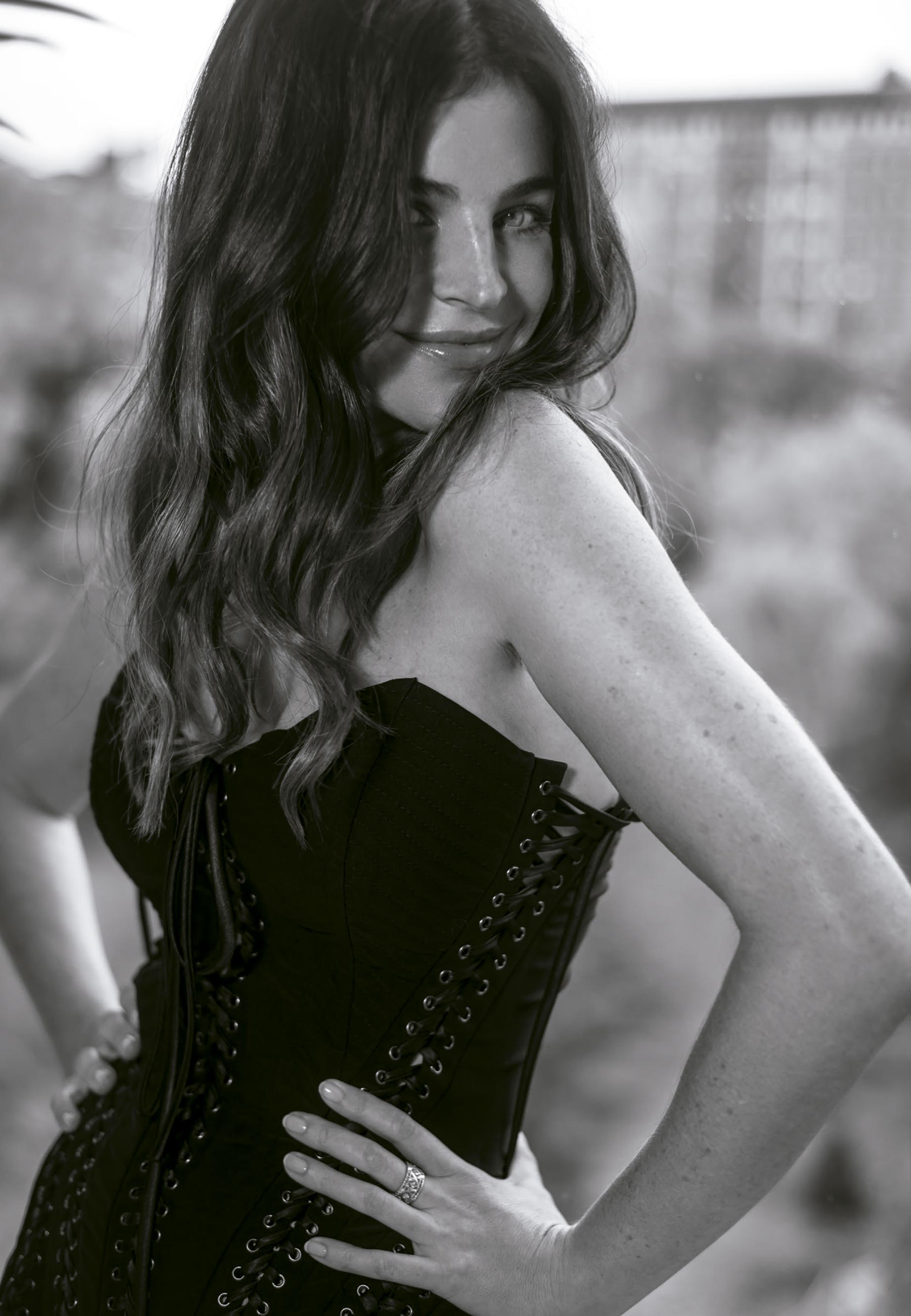 Corselet Dolce & Gabbana e saia Calvin Luo - Fotos de Jacques Burga, com styling Jahulie Elizalde, cabelo de Italo Gregorio, make de Seong Hee Park e agradecimento aos designer Guillaume Popart e Amane El Filali Zerradi