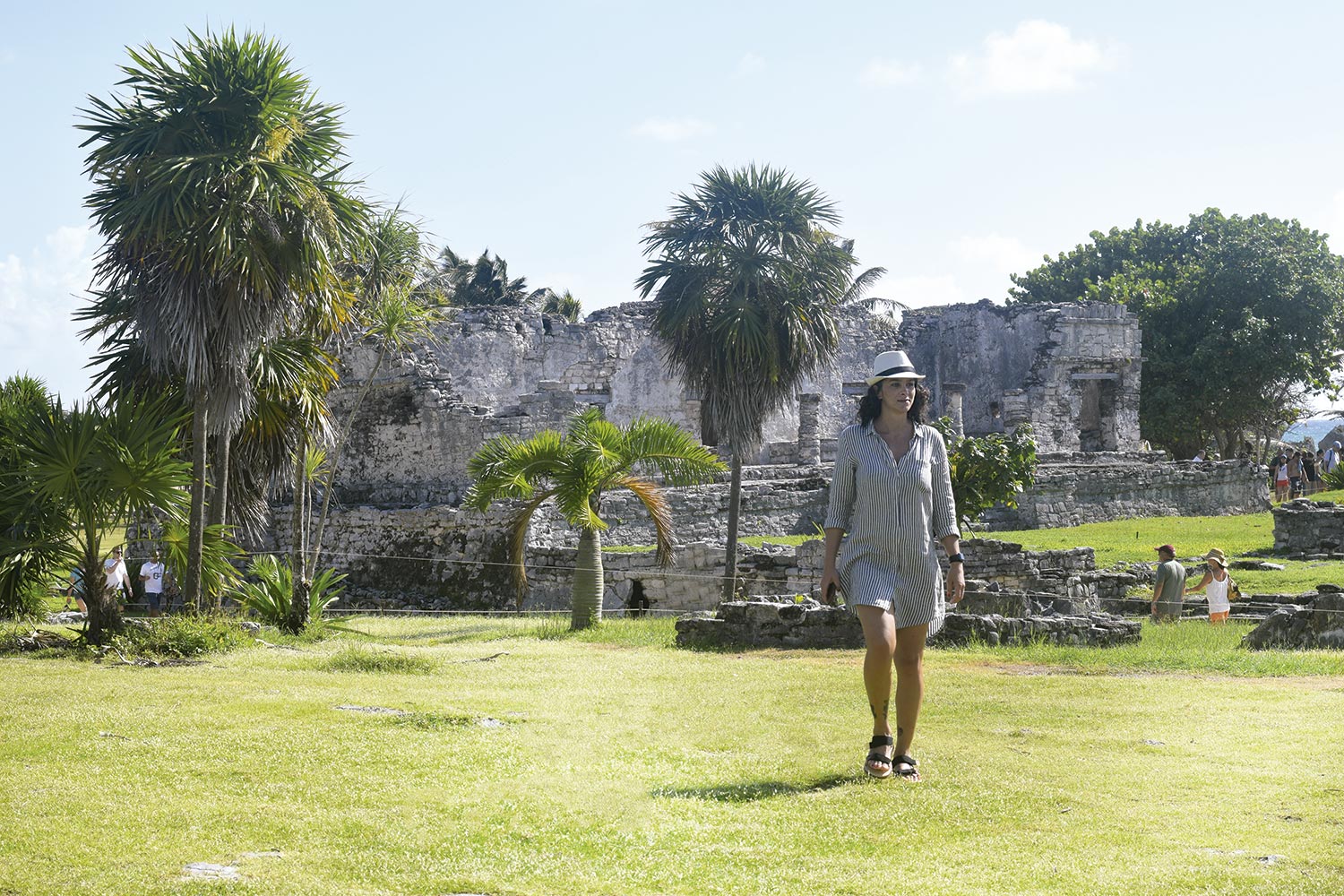 Leticia visita as ruínas do sítio arqueológico maia El Rey, em Cancún - Foto: Arquivo Pessoal