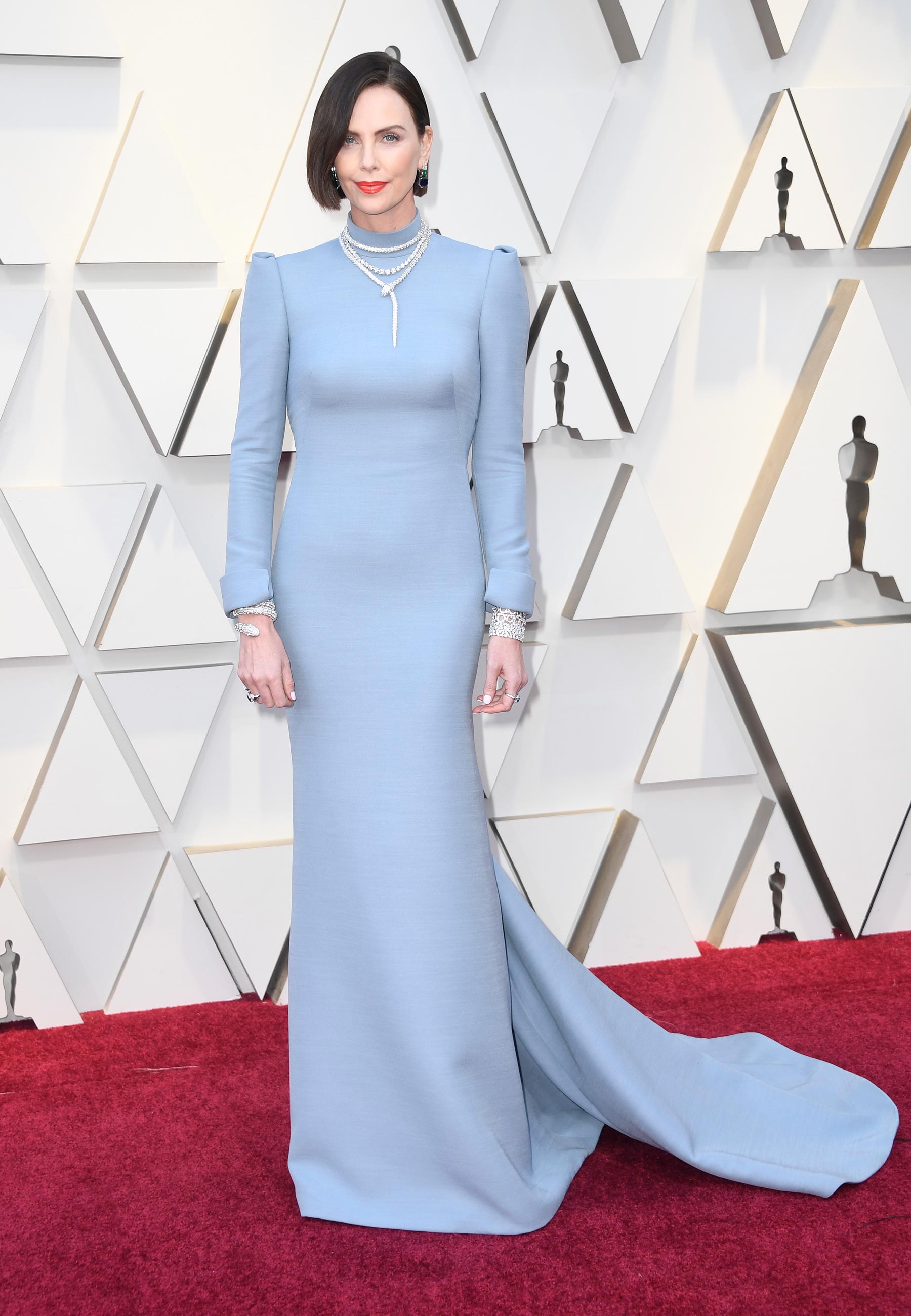 Charlieze Theron usa Dior Couture, com joias Bulgari - Foto: Getty Images