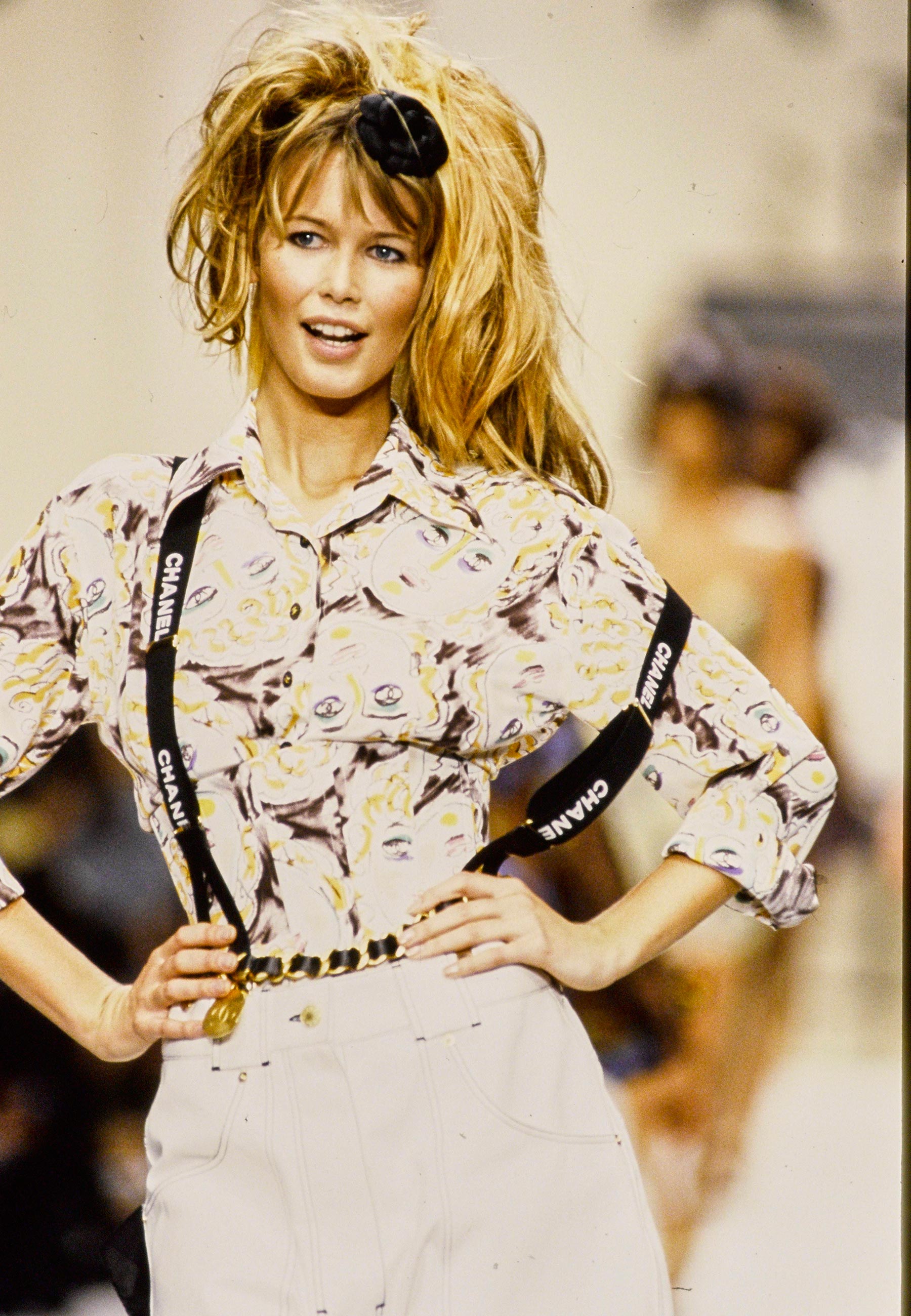 Claudia Schiffer na passarela de 1994 - Foto: Getty Images