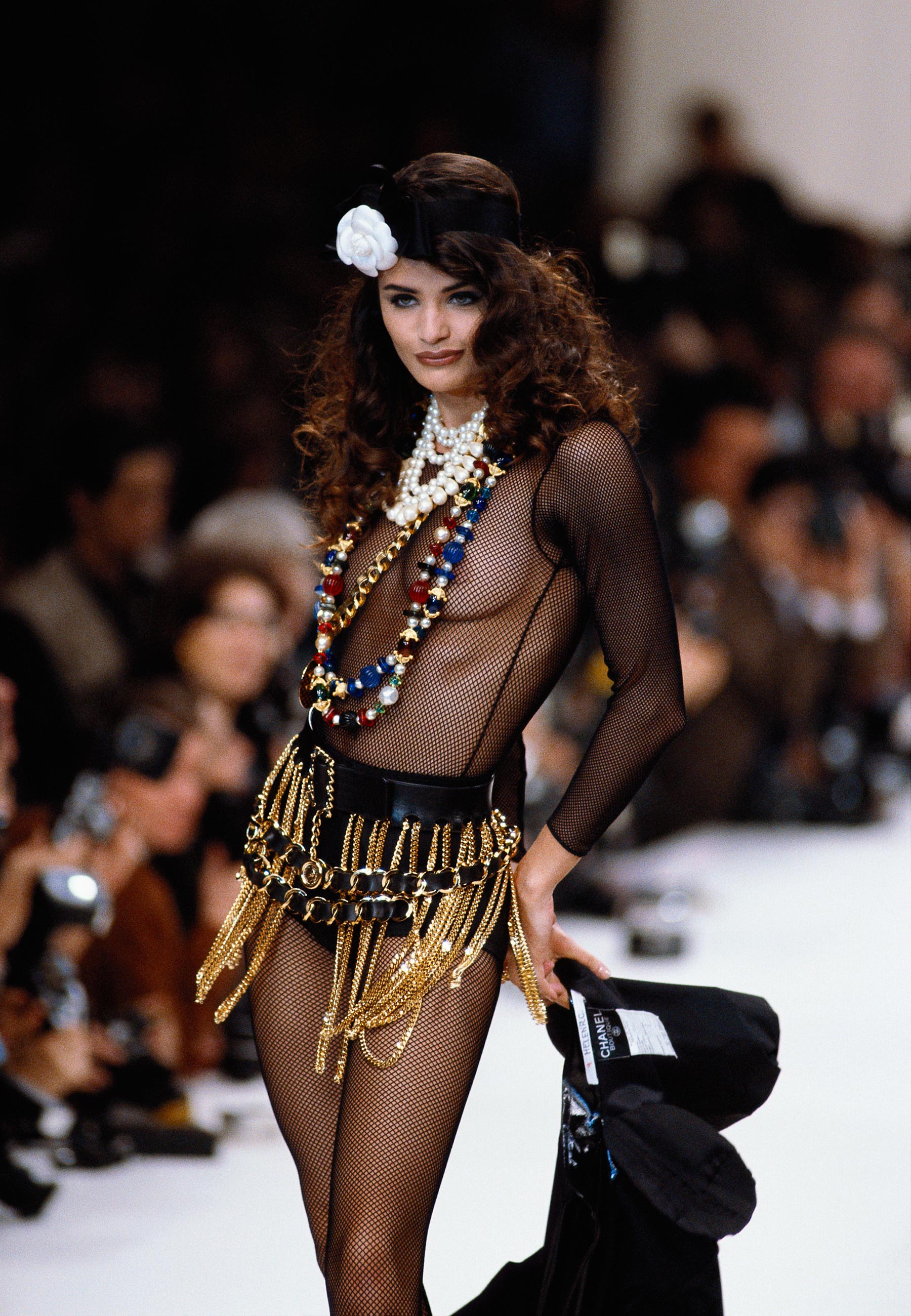 Helena Christensen na passarela de 1991 - Foto: Getty Images