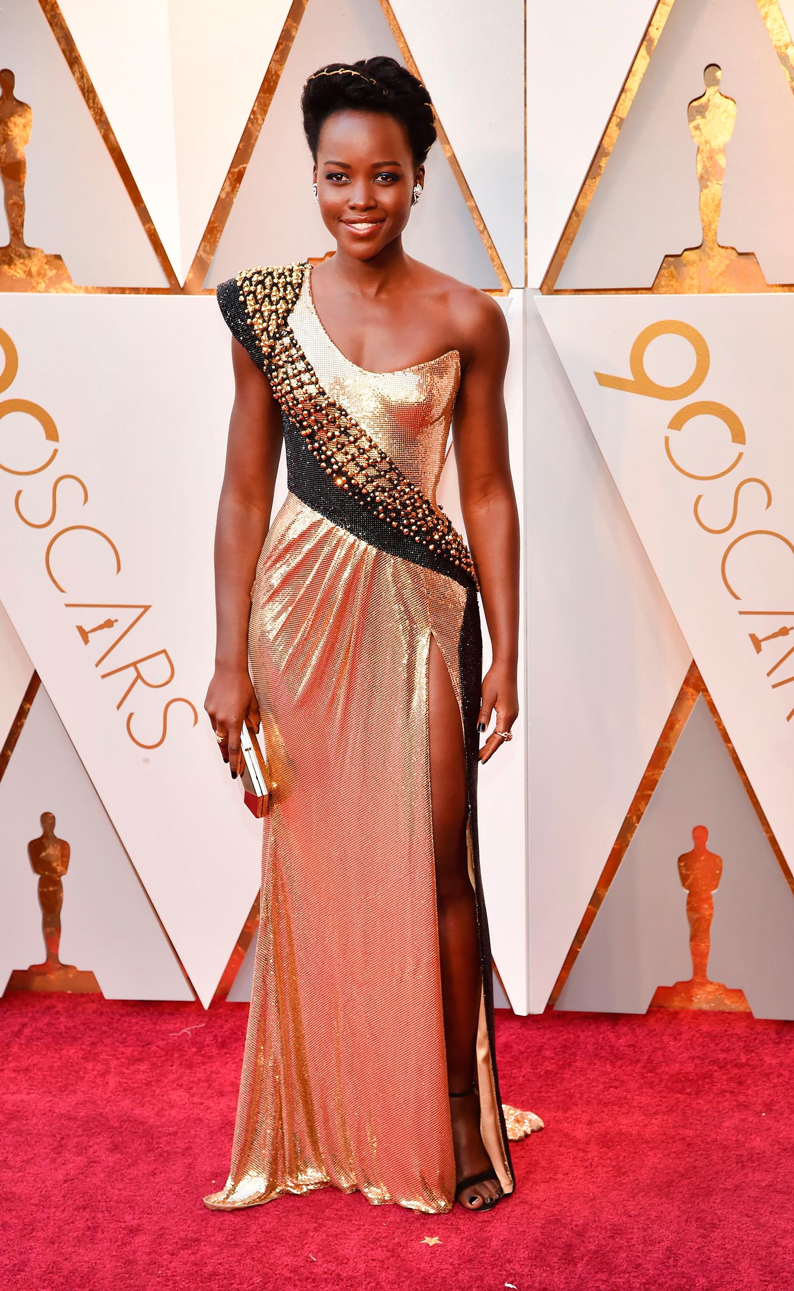 Lupita veste Versace no Oscar 2018 - Foto: Getty Images