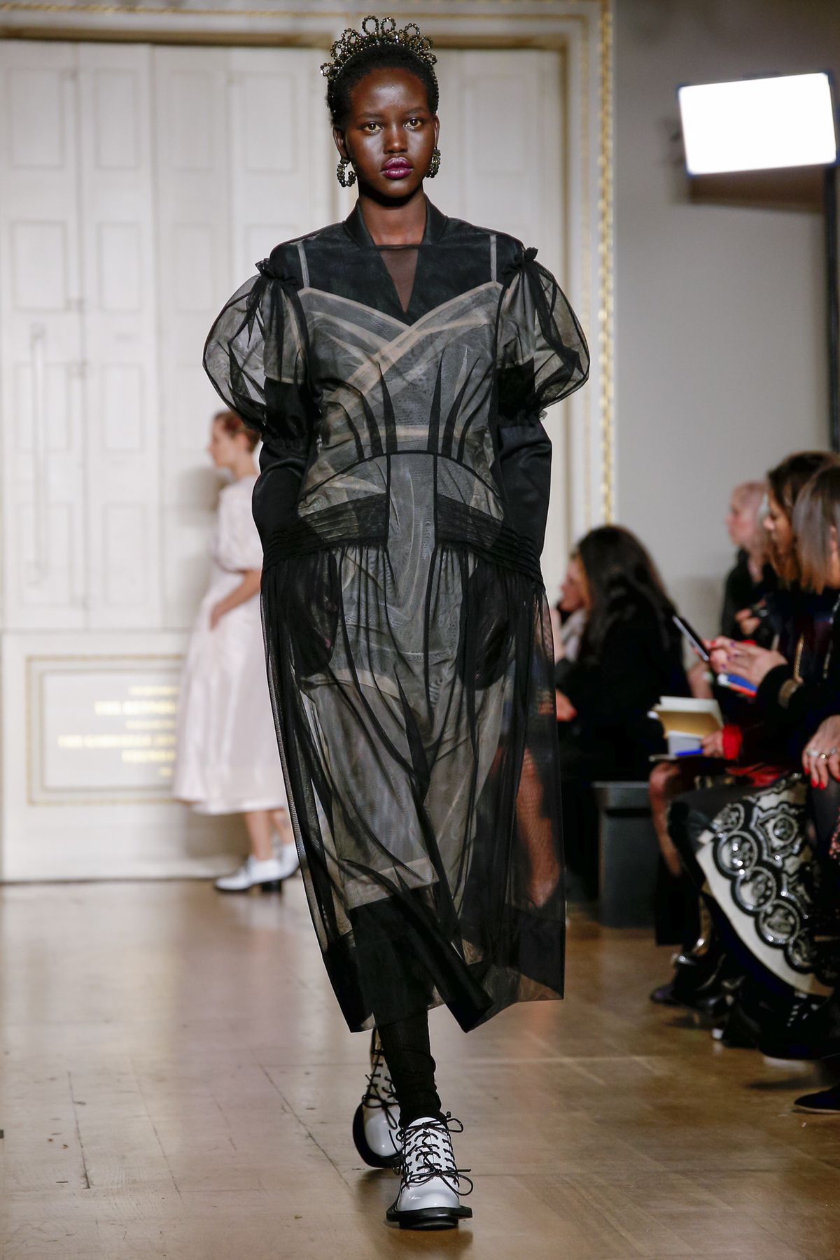 Simone Rocha, inverno 2019 - Foto: Reprodução/Now Fashion 