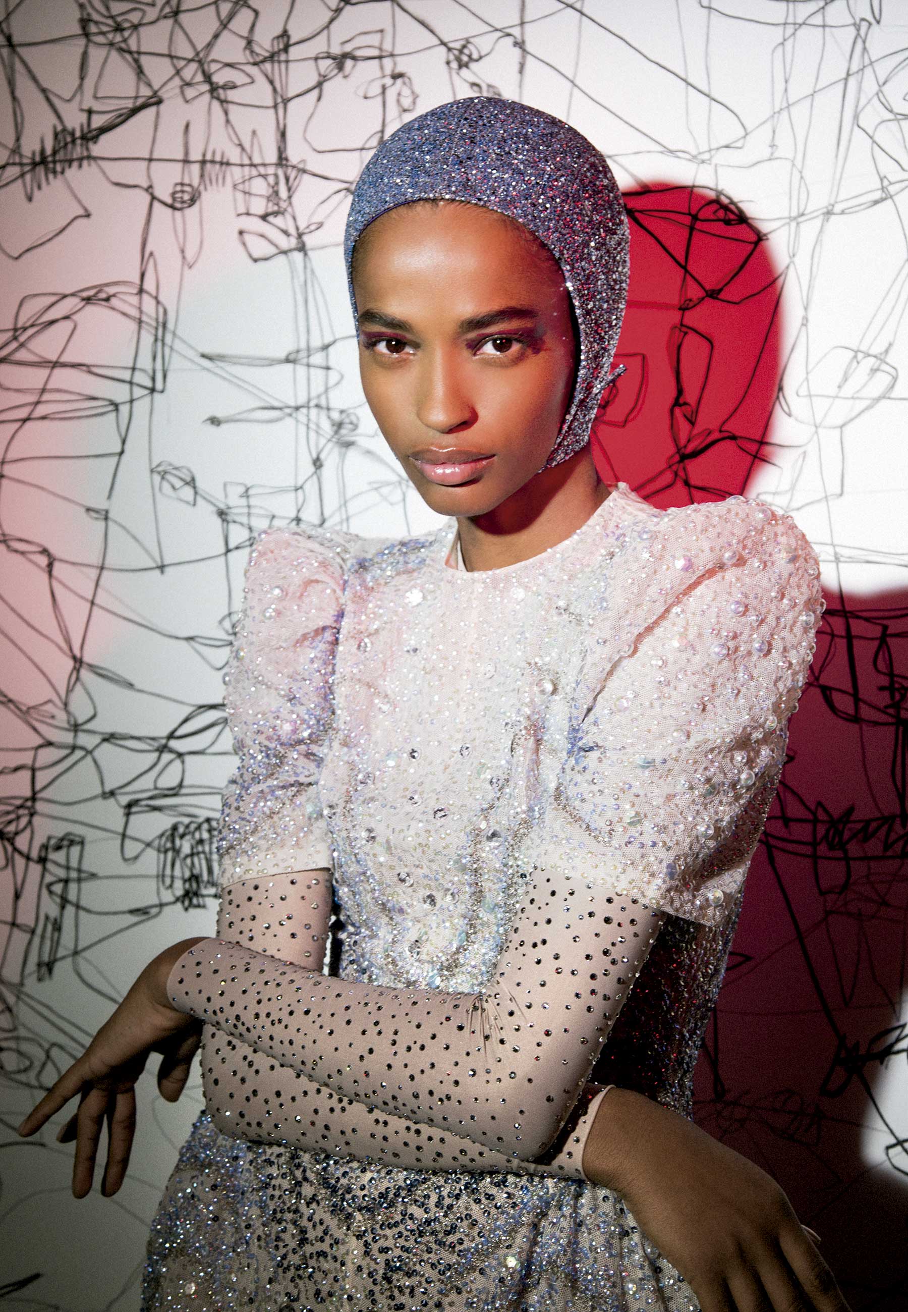 Flávia usa Dior, com foto de Gilad Sasporta, edição de moda de Filipa Bleck, styling de Laura Marciano, cabelo de Shay Hâlâly Ziv e maquiagem de Meyloo