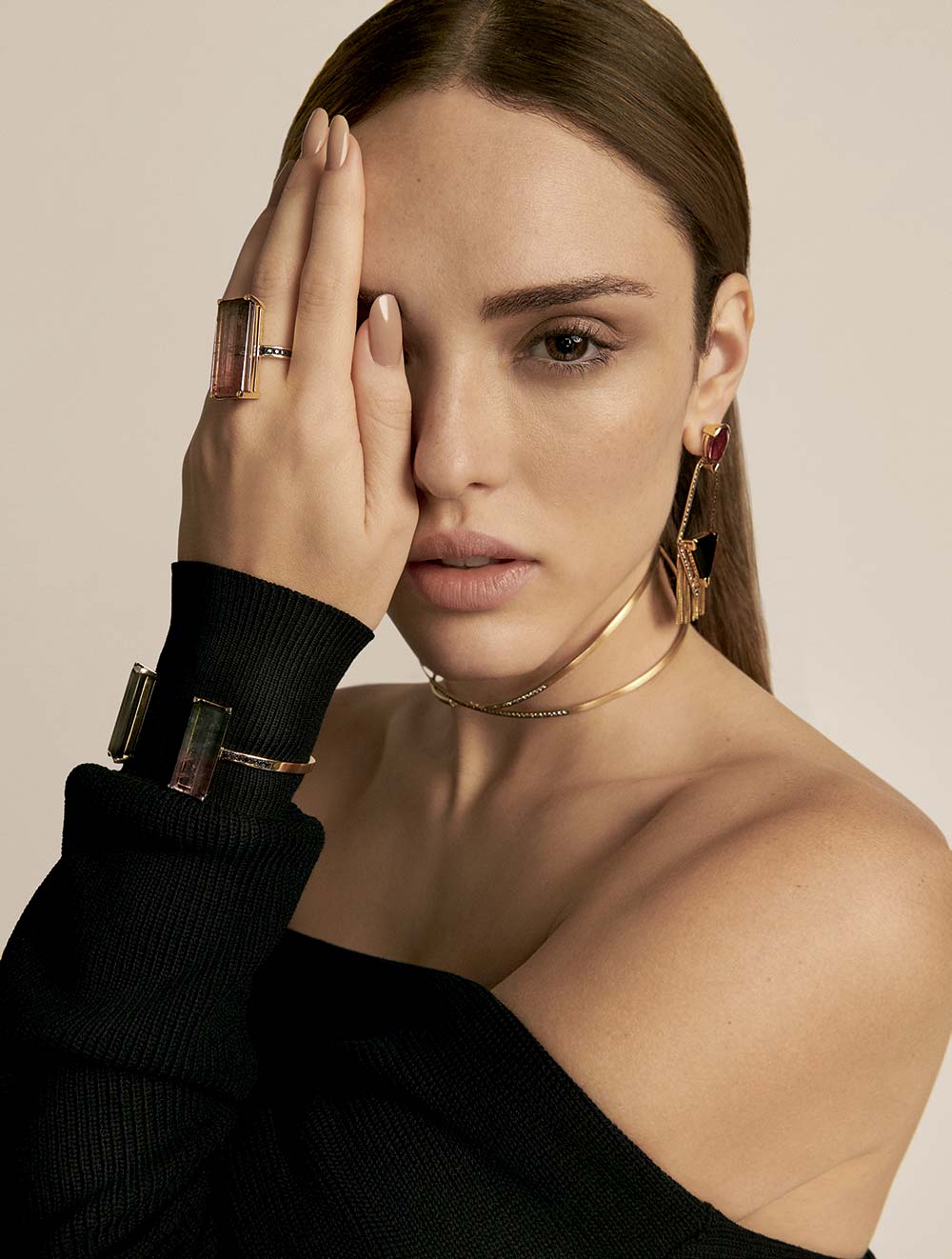 Isabelle Drummond veste Animale e joias Oro, com edição de moda de Luis Fiod - Foto:  Fabio Bartelt 