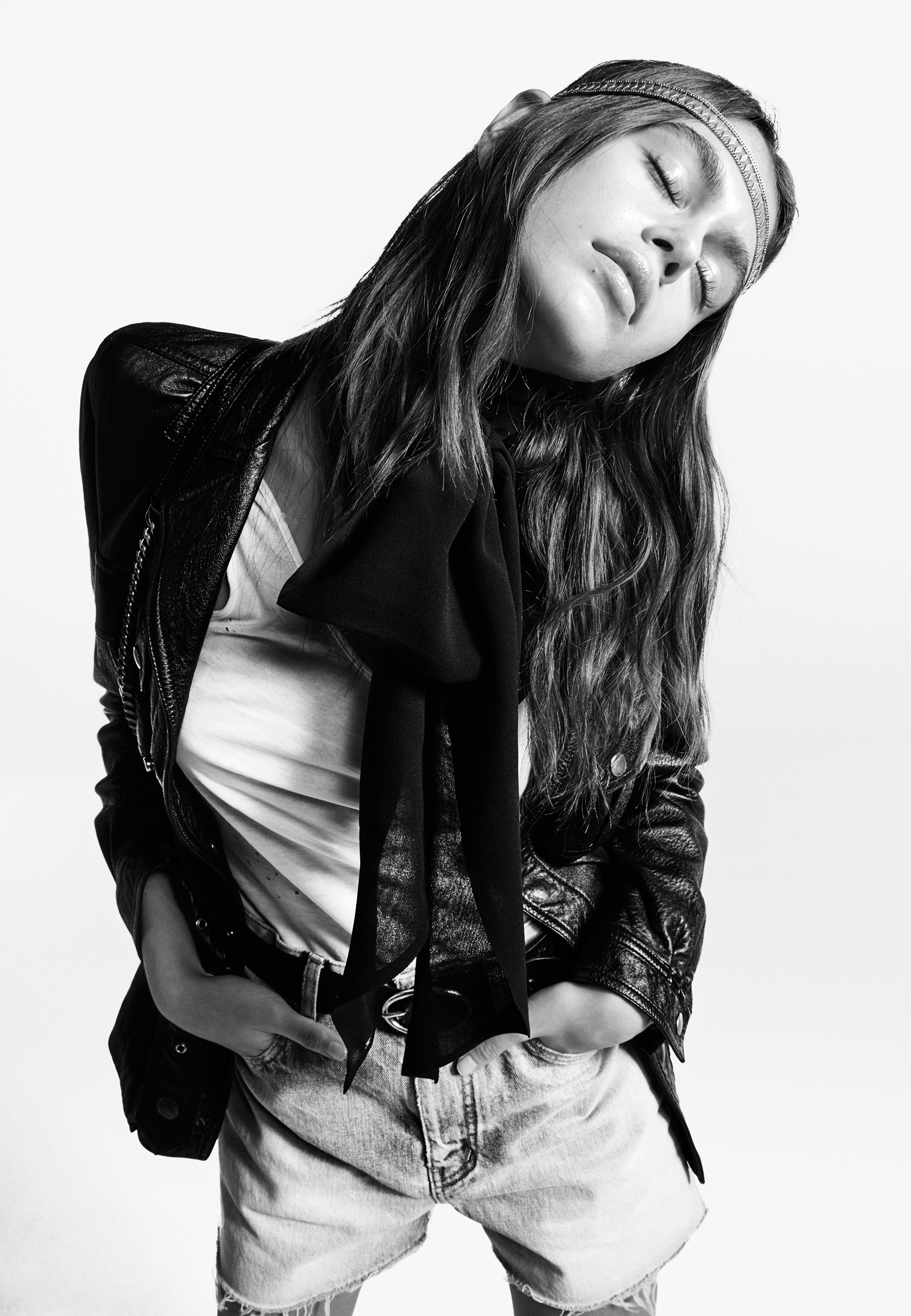 Kaia Gerber na Saint Laurent - Foto: Divulgação