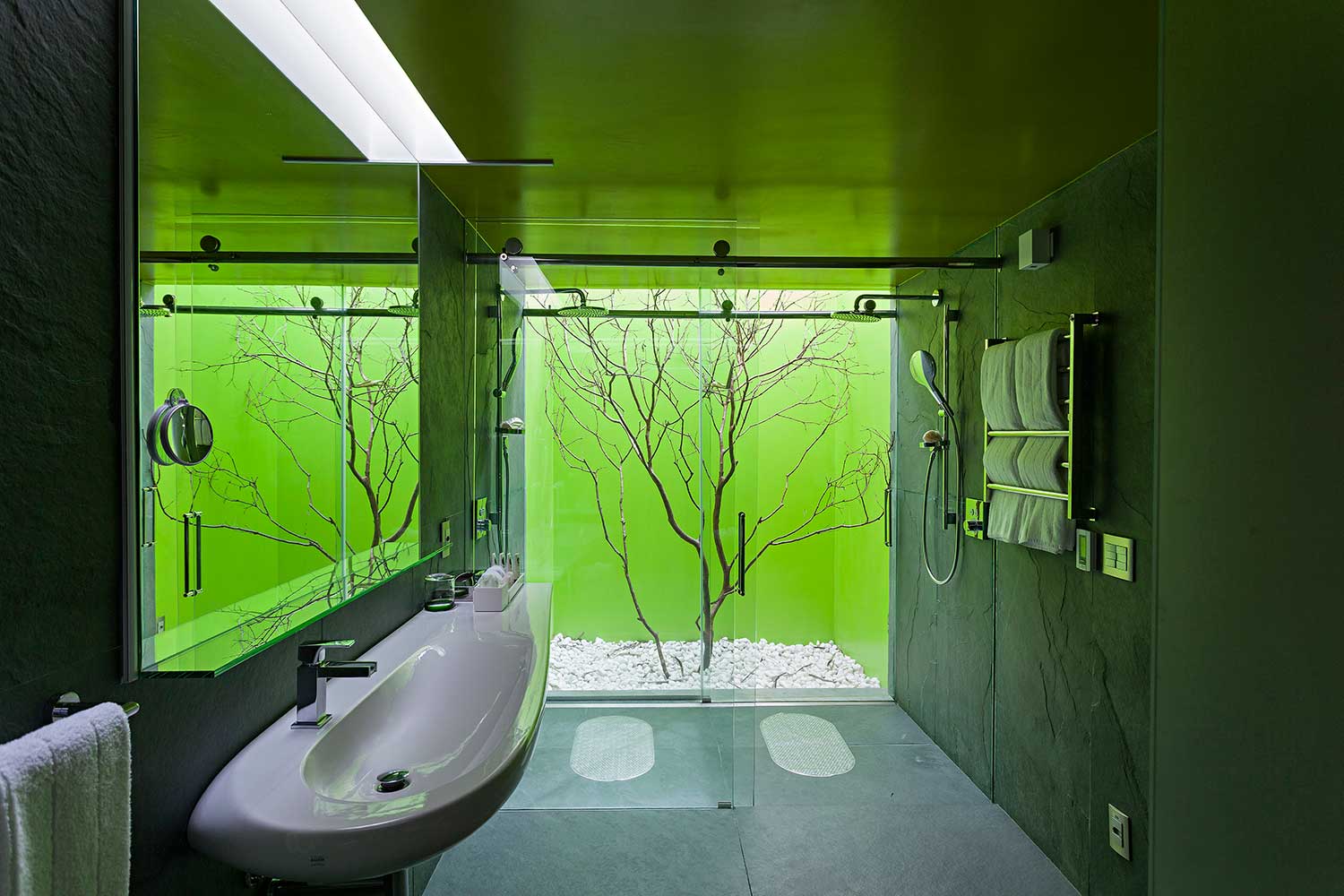 Banheiro de um dos quartos do Unique Garden - Foto: Divulgação