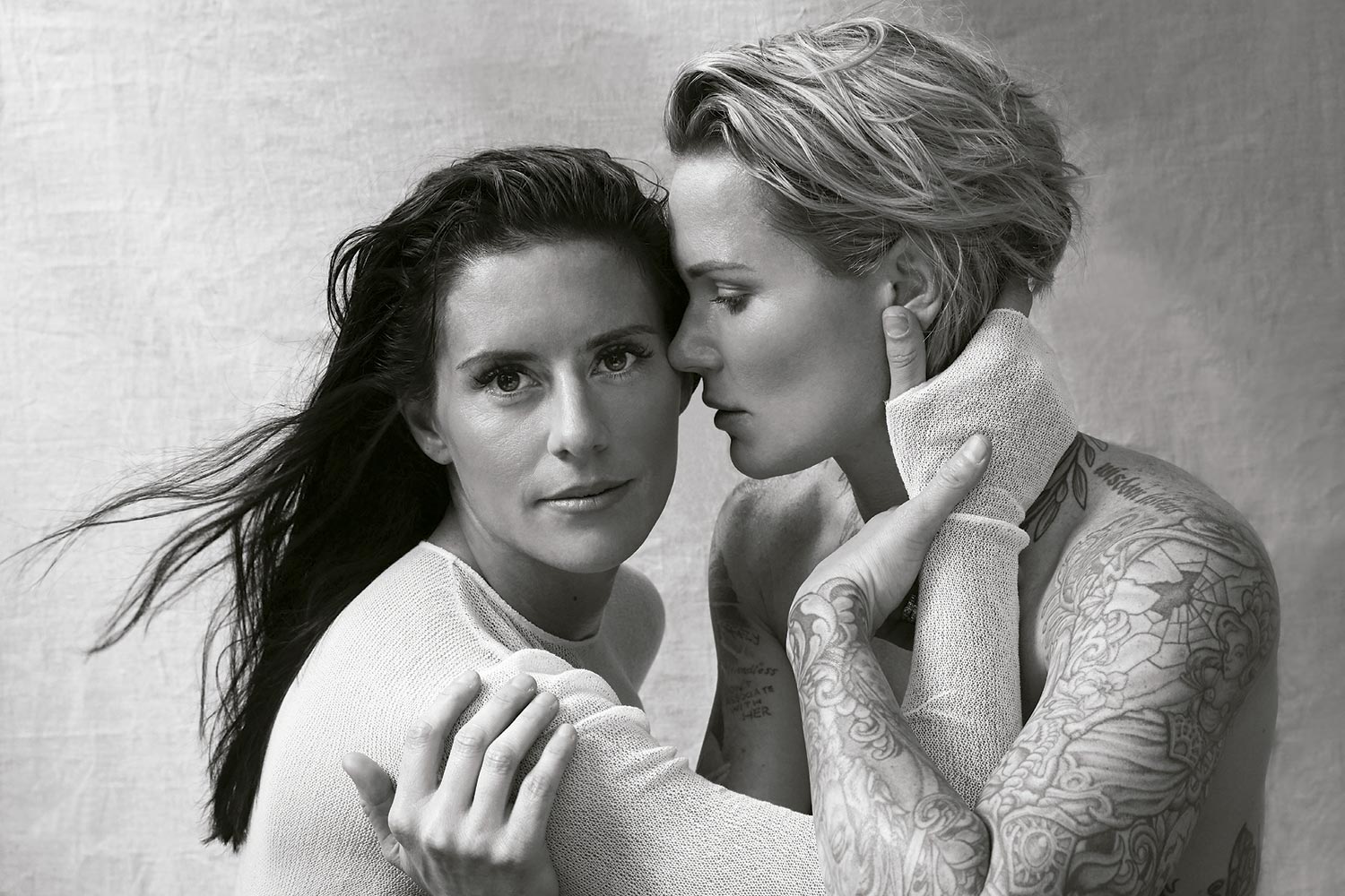 Ali usa vestido Chanel - Foto: Alex Cayley, com styling de Jorge Morales