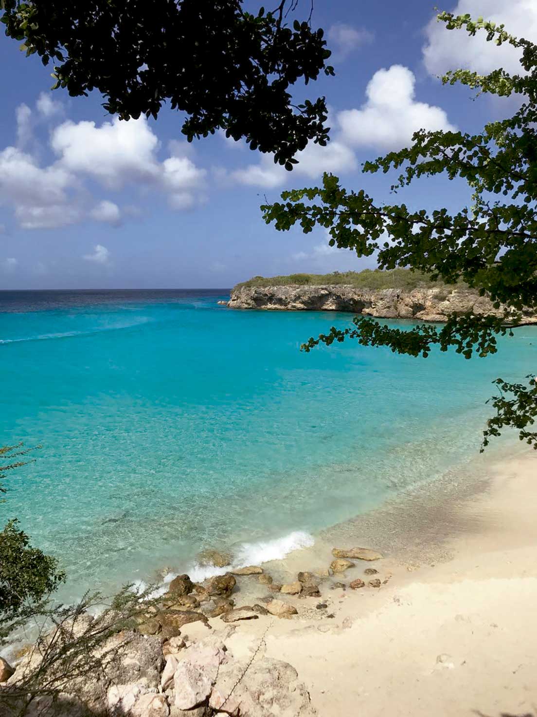 Visual de Kenepa Grandi, outra das praias imperdíveis - Foto: Divulgação