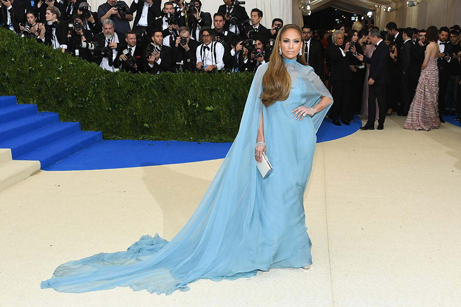 52 anos em 52 looks: Bazaar celebra o aniversário de Jennifer Lopez
