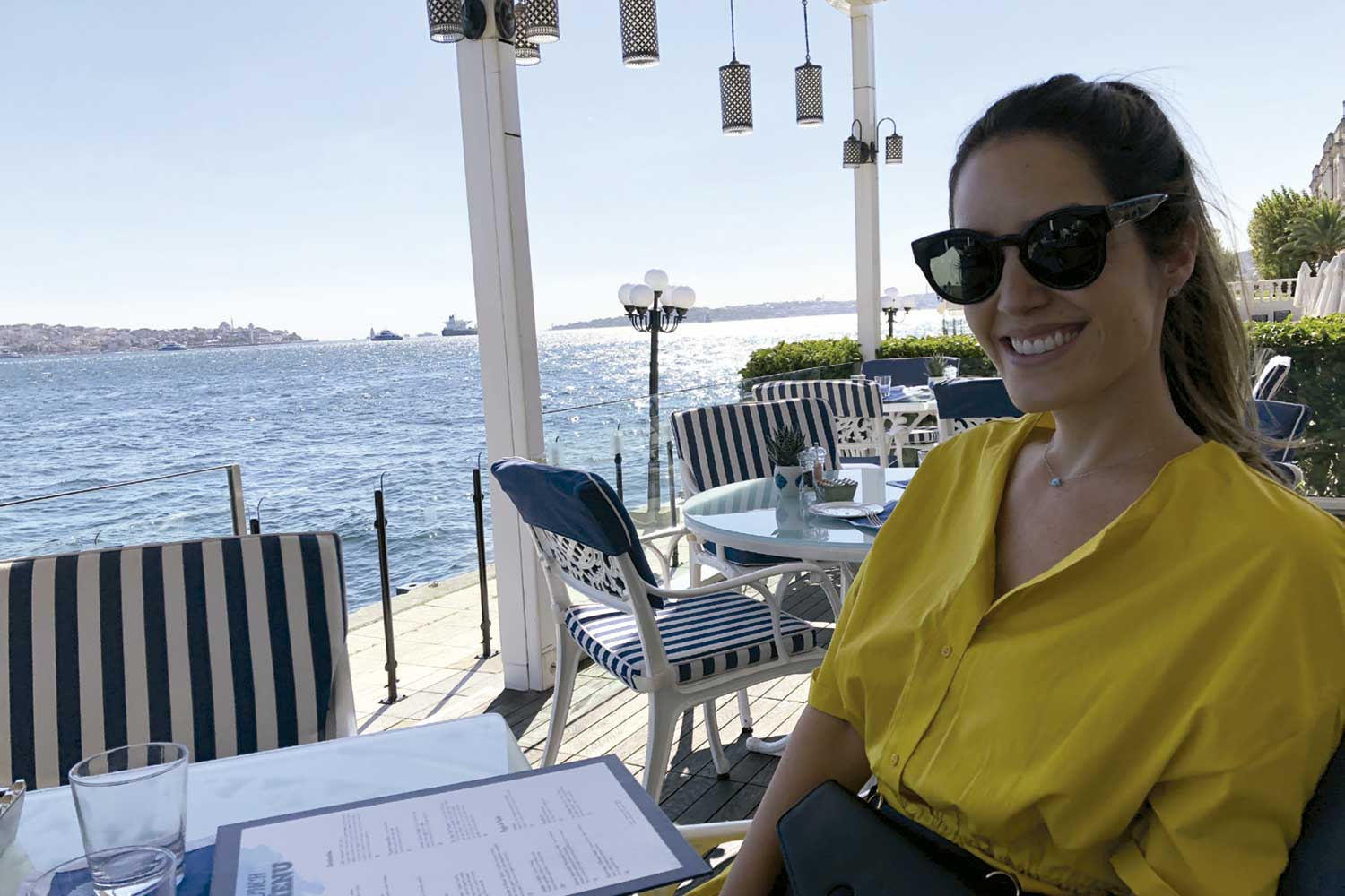 Drinks em frente ao Bósforo no Hotel Kempinski Ciragan, em Istambul - Foto: Arquivo Pessoal