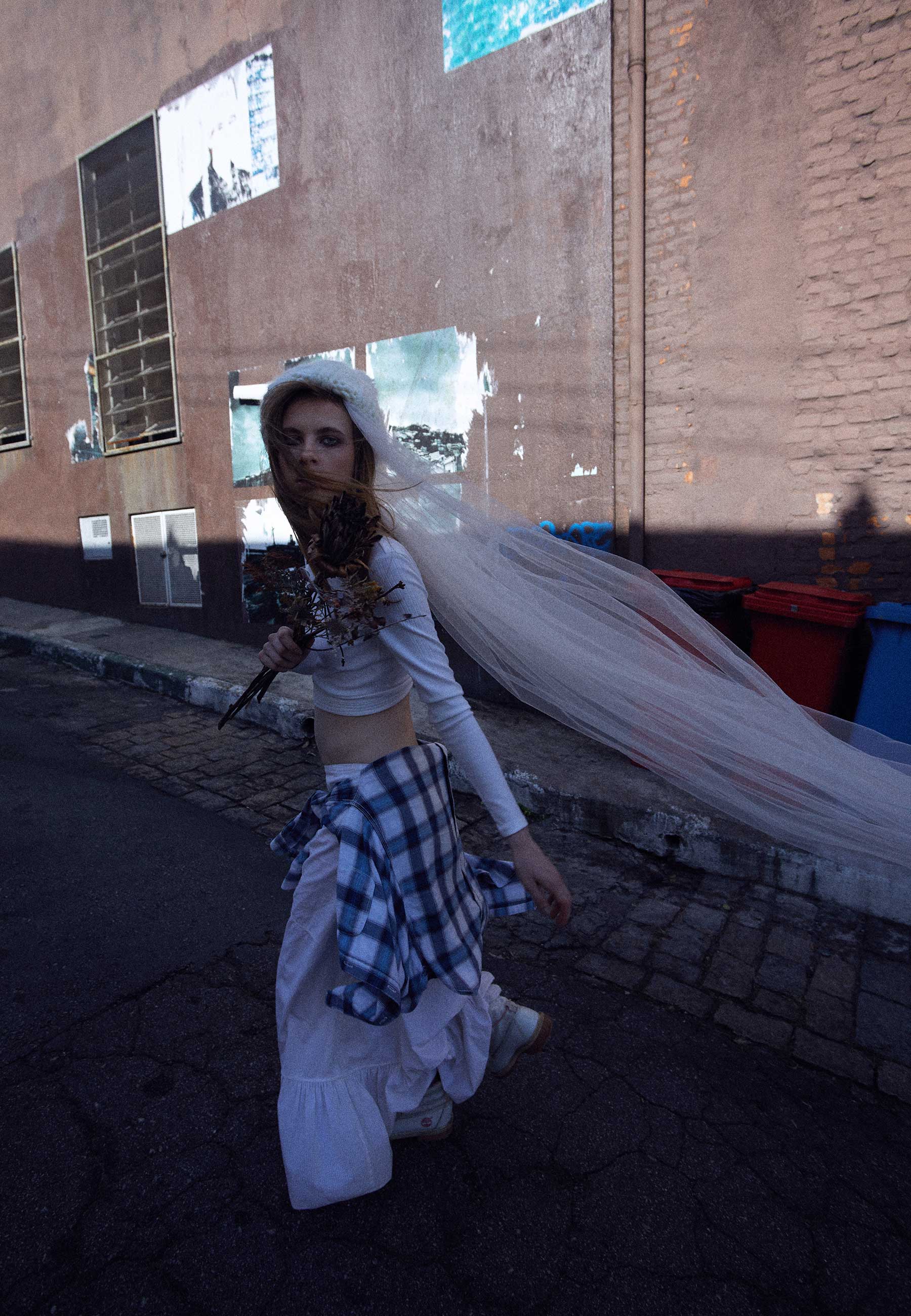 Foto: Flávio Battaiola, com styling de Mehiel Telles, beleza da Claudia Aun Abrahao, modelo Ane Mascarello, direção de arte e tratamento de imagem Suzana Ginez