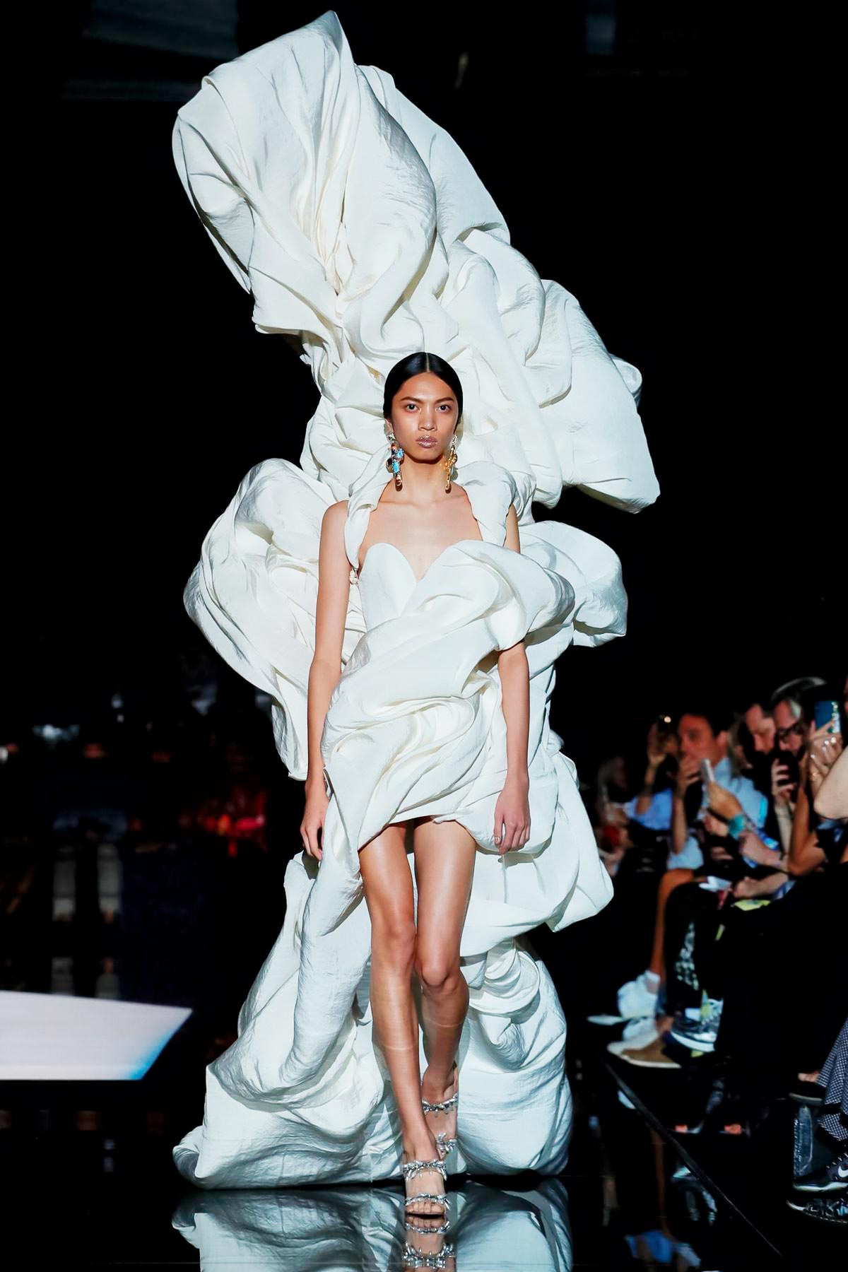 Schiaparelli, alta-costura de inverno 2020 - Foto: Reprodução/Now/Fashion