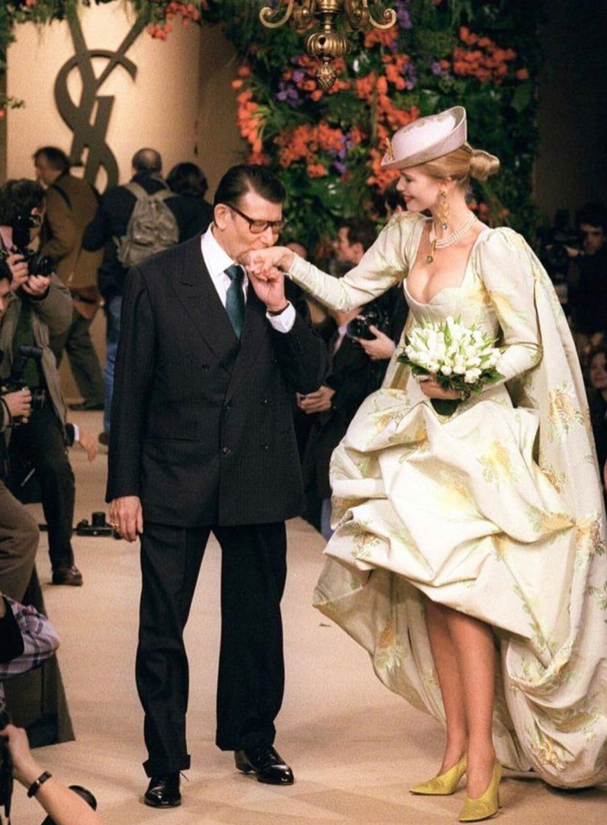 Yves Saint Laurent - Foto: Reprodução/Instagram/@claudiaschiffer