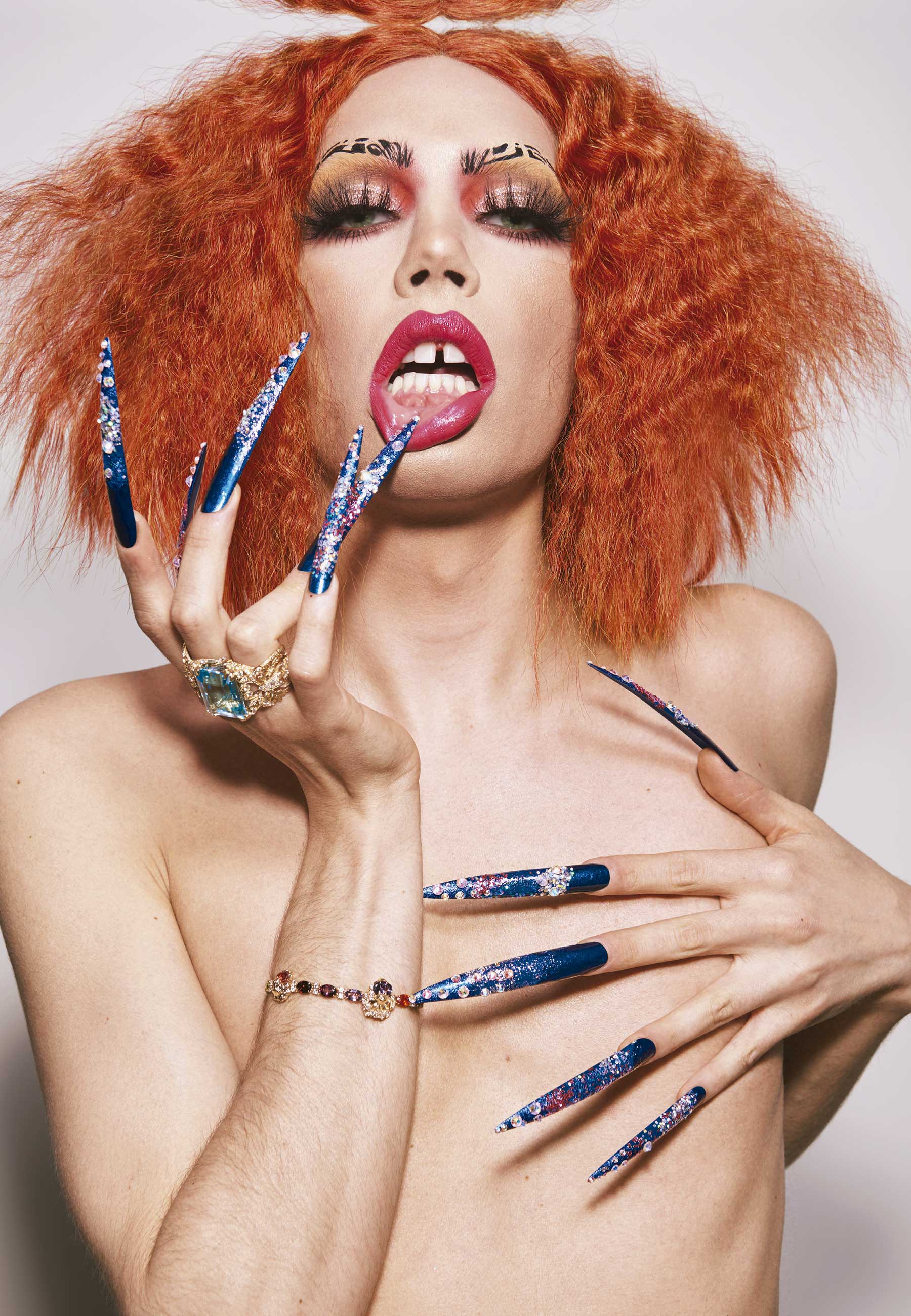 Foto: Karel Losenicky, com edição de moda de Cori Amenta, edição executiva de Filipa Bleck, maquiagem de Giuseppe Giarratana, cabelo de Barbara Bertuzzi, manicure de Annarel Innocente Furina, assistência de fotografia de Roberto Grandi e pós-produção de Alessandra Distaso